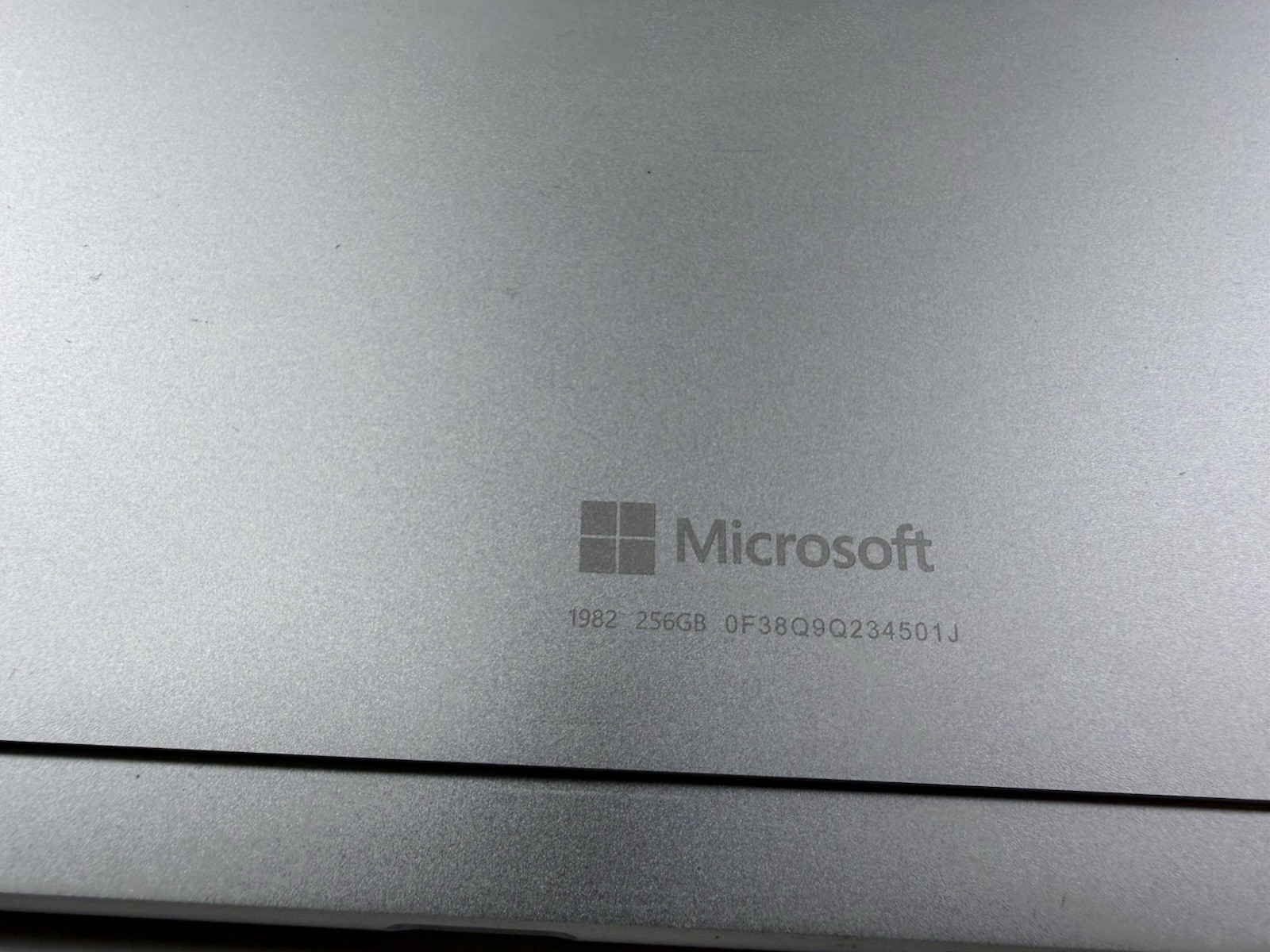 Microsoft Surface Pro 8 (1982) i5-1145G7 – 16GB RAM – 256GB 120Hz – Win 11 Pro