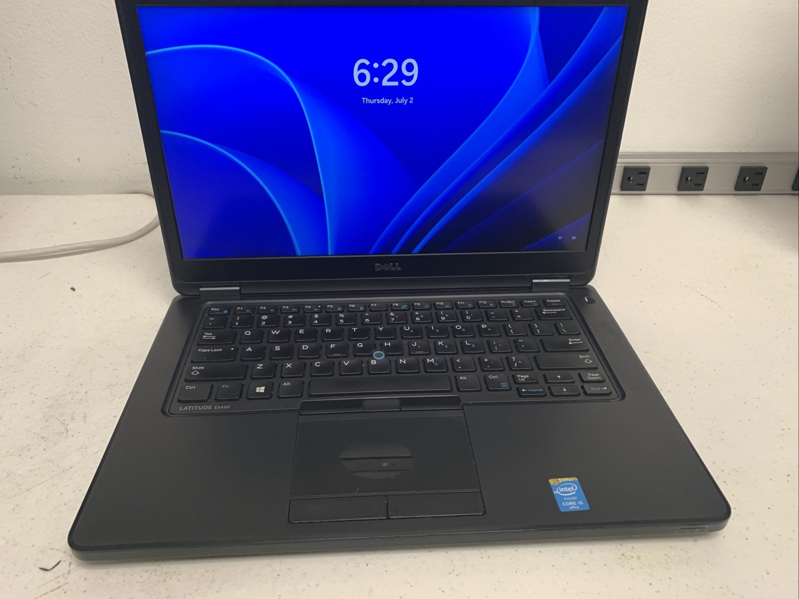 Dell Latitude E5450/Intel i5-5300U /8GB RAM /256 GB SSD /Windows 11 + Chrger