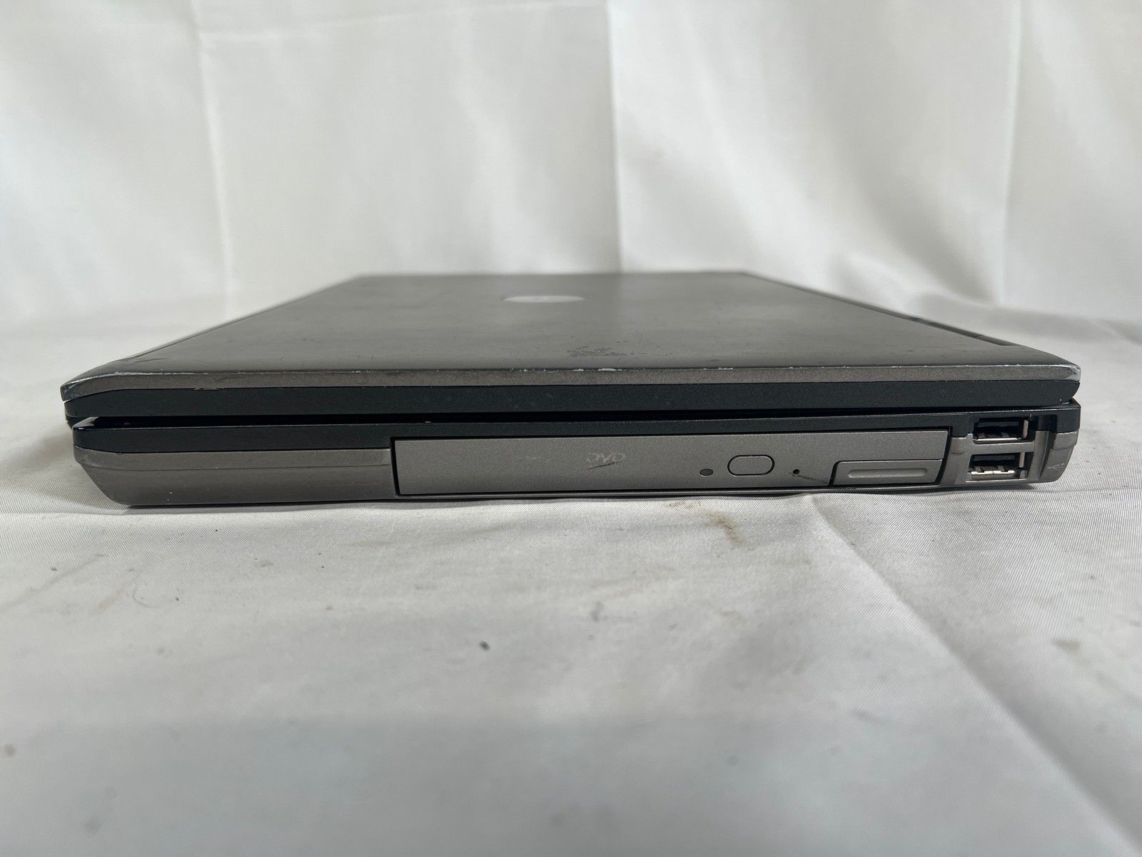 Dell Latitude D630 14″ C2D T9300 2.5GHz 3.5GB 200GB WinXP NVIDIA NVS 135M