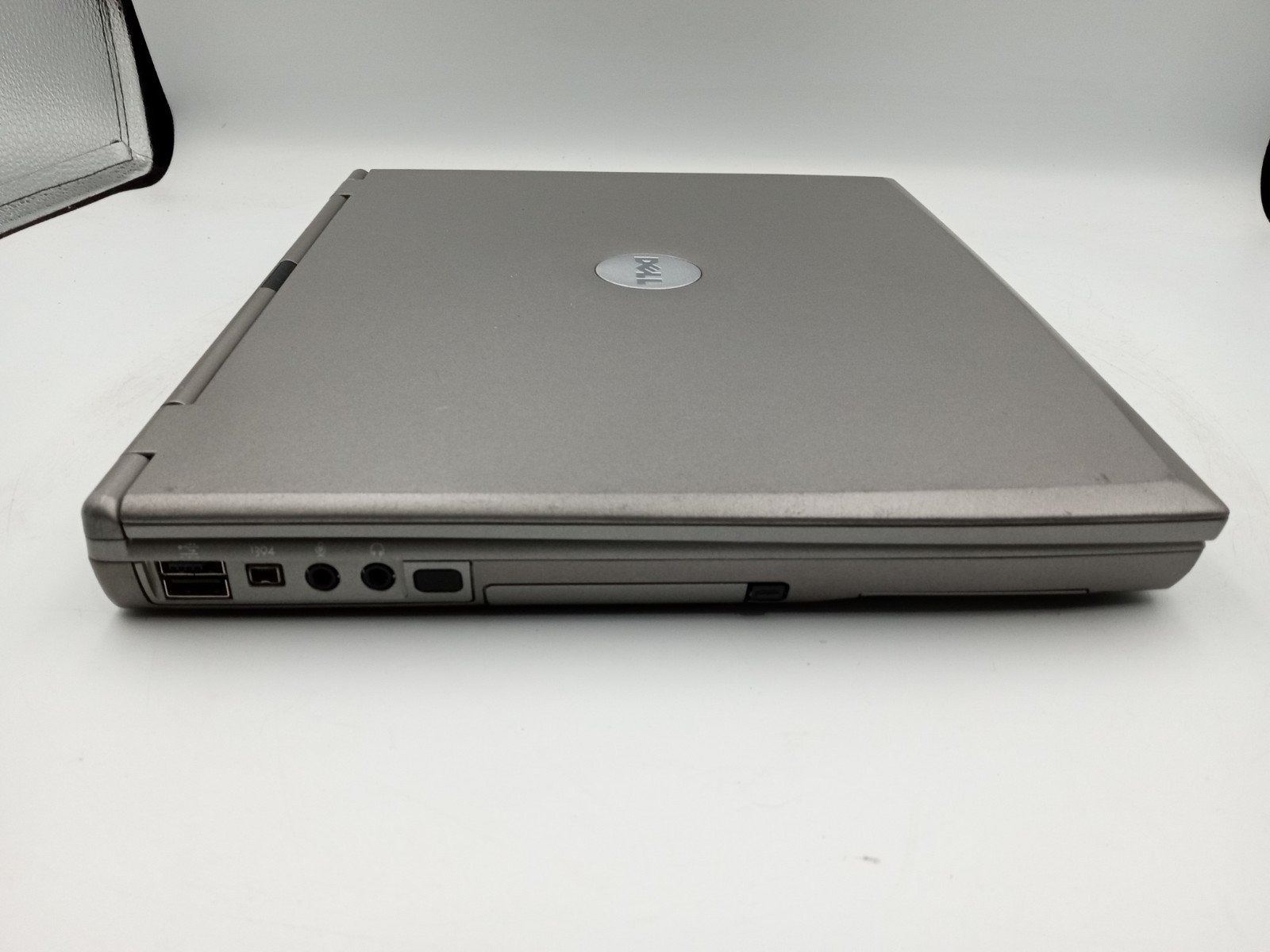 Dell Latitude D400 12.1″ Intel Pentium M 1.5GB RAM 80GB HDD WinXP – READ -RR
