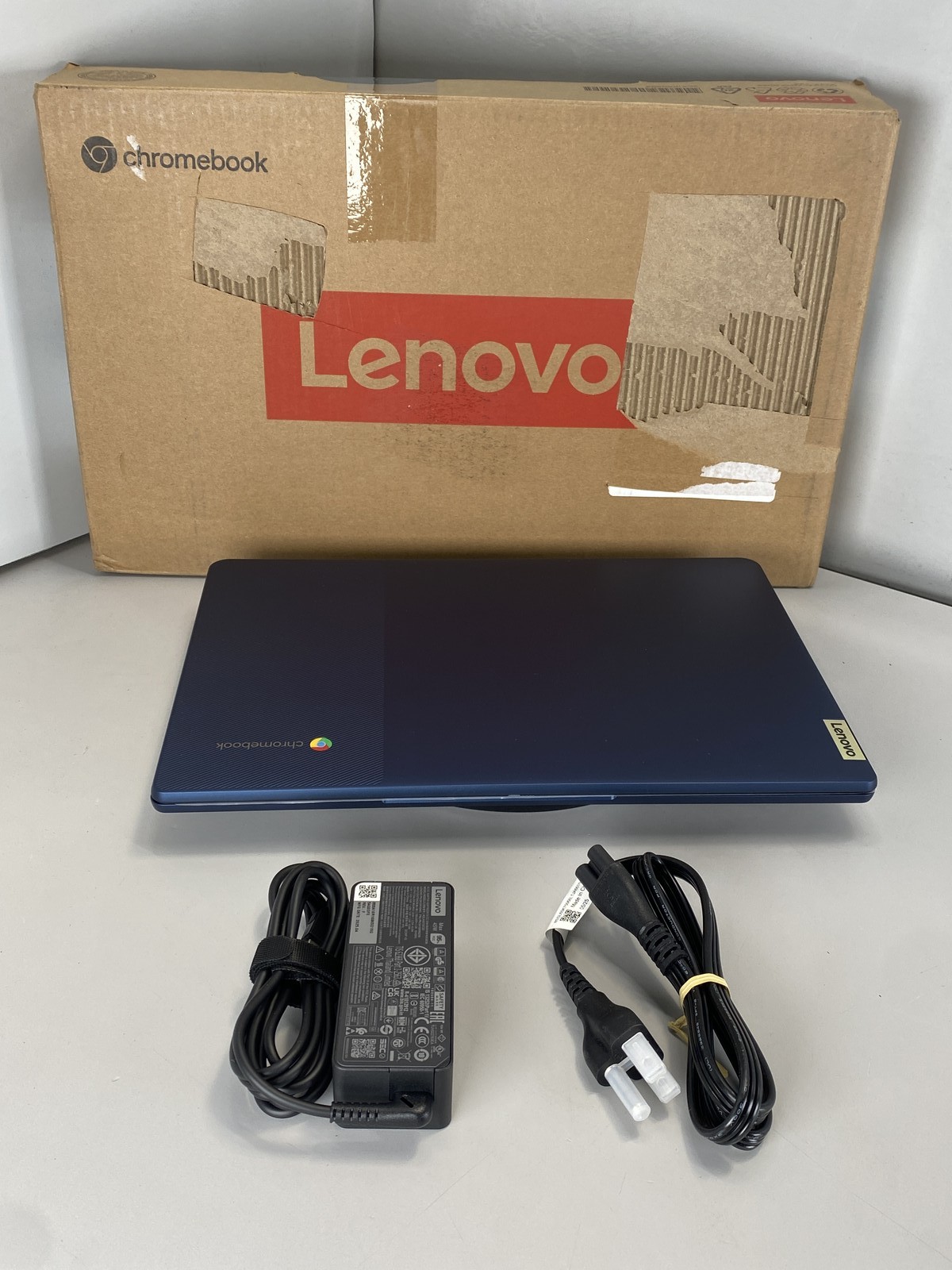 Lenovo Laptop IP Slim 3 Chrome 14M868 14″ MediaTek Kompanio 520 64GB- Abyss Blue