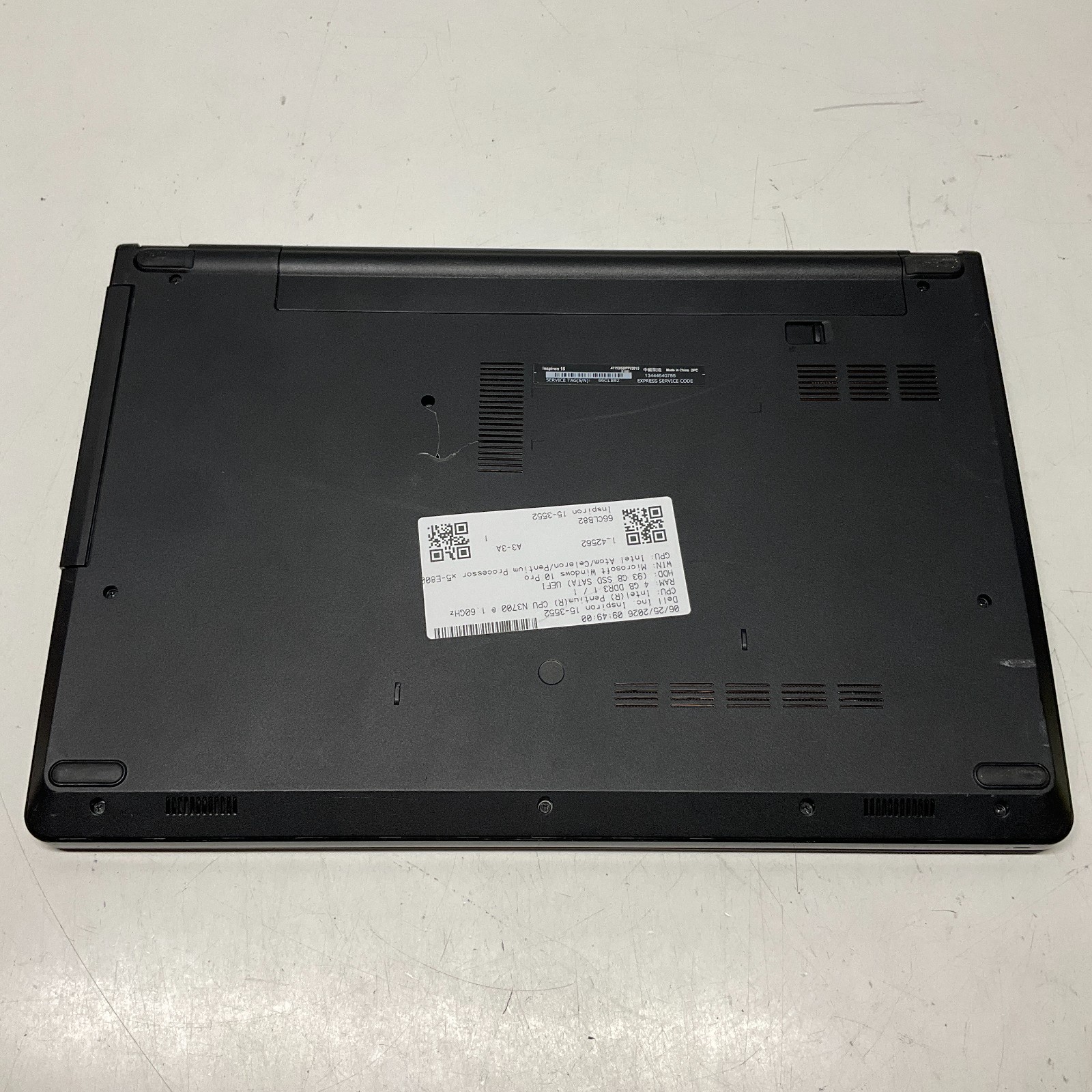 Dell Inspiron 15-3552: Pentium N3700 1.60GHz 4GB 100GB SSD Windows 10 Pro Laptop