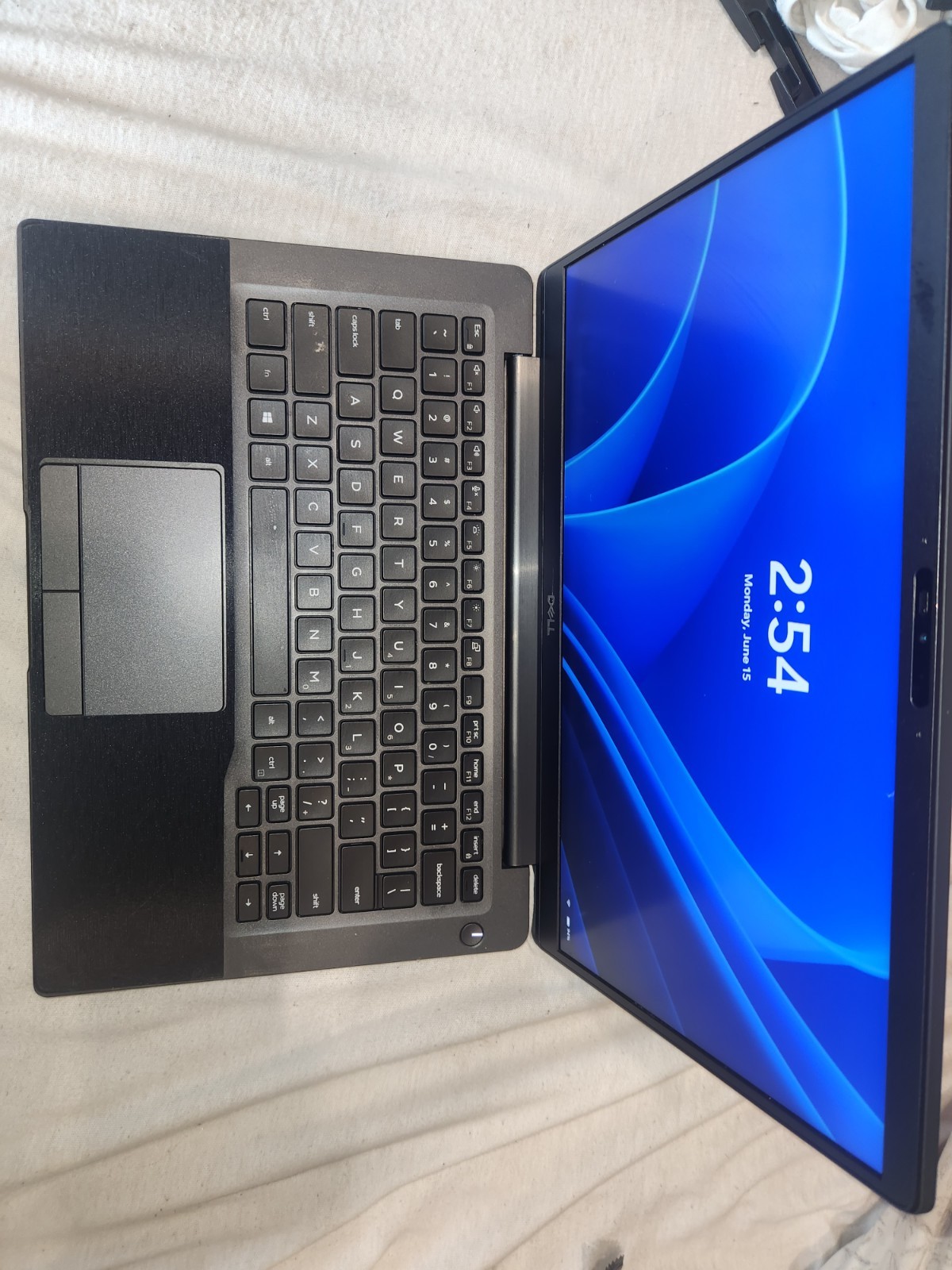 Dell Latitude 7300 13.3″ Business Laptop Core i5 8GB RAM 256GB SSD Win 11 Pro