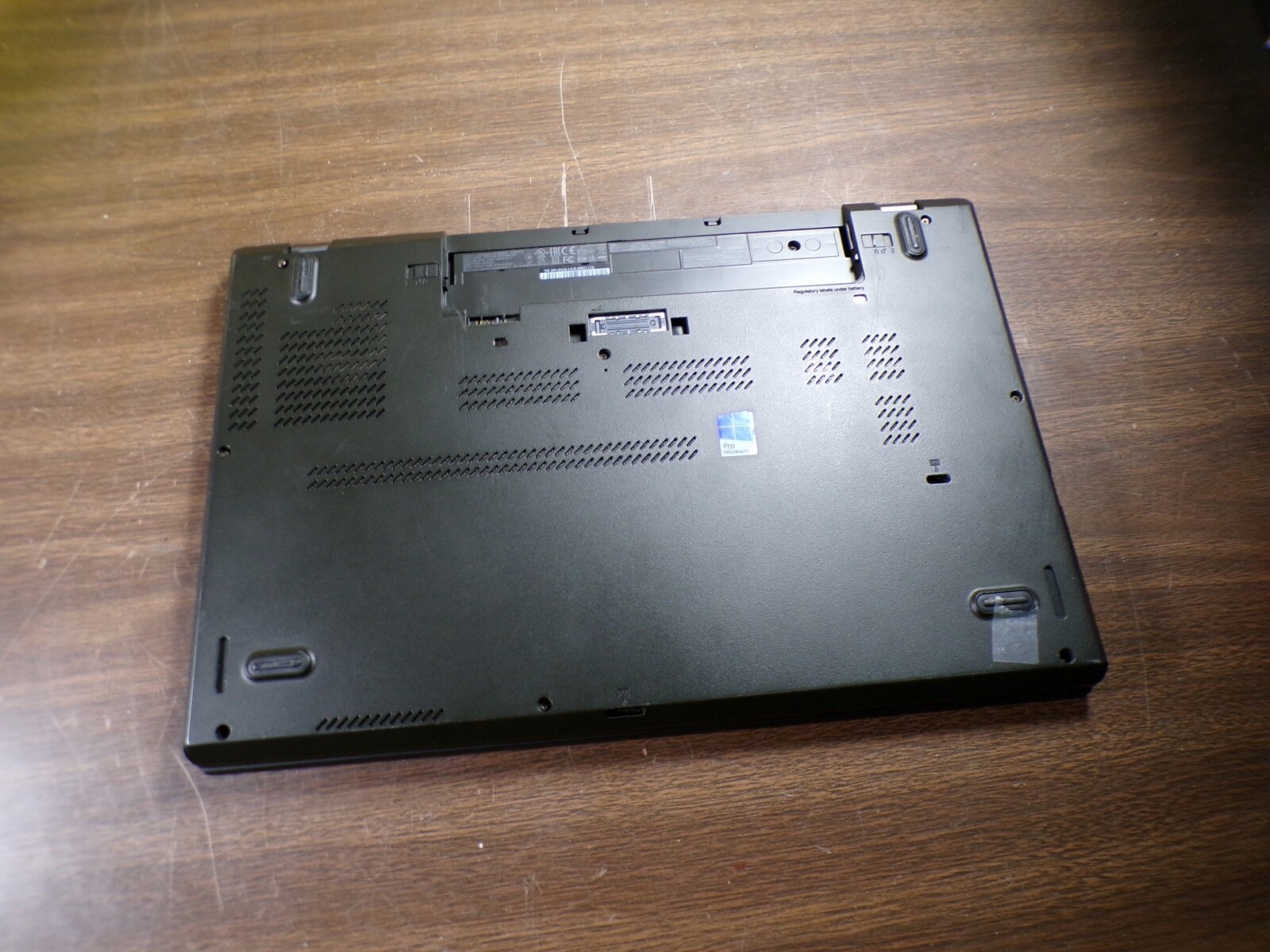 THINKPAD LENOVO T560 INTEL CORE i5-6300U 2.40GHZ 4GB RAM **NO HD/ NO CADDIE