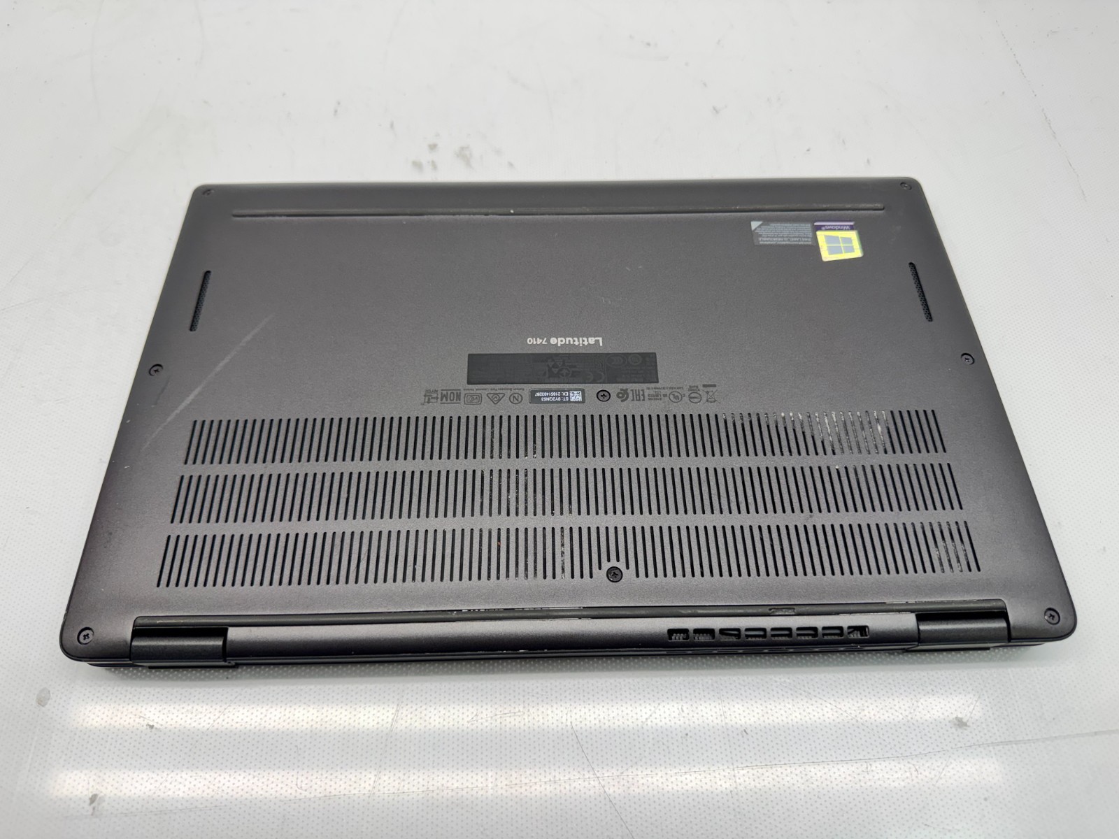 Dell Latitude 7410 i5-10310U@1.70GHz 8GB RAM 256GB SSD Win11 1920 x 1080 Black