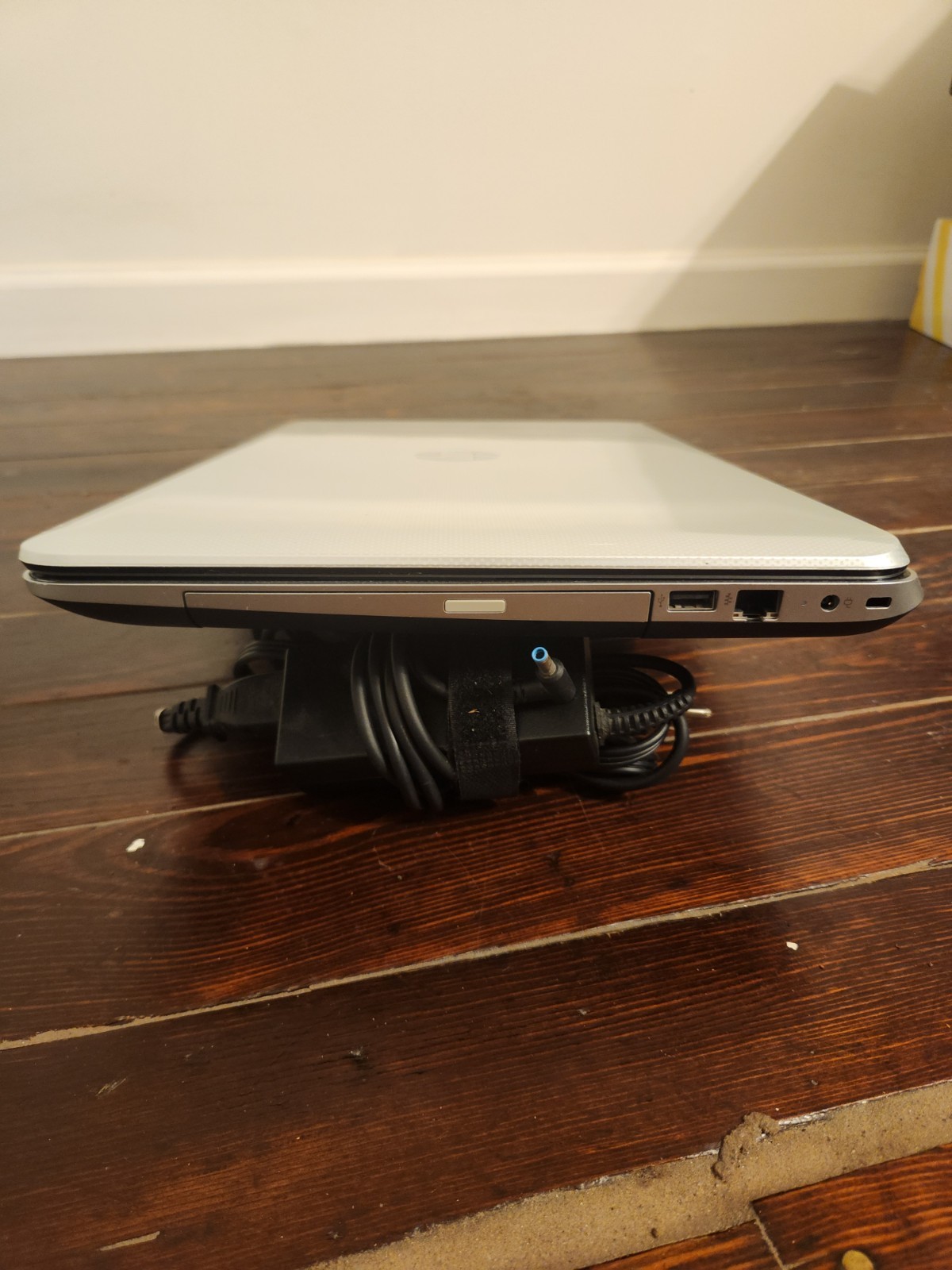 HP Pavilion 17″ Notebook Intel Core i5 8th Gen Silver Windows 8 Charger
