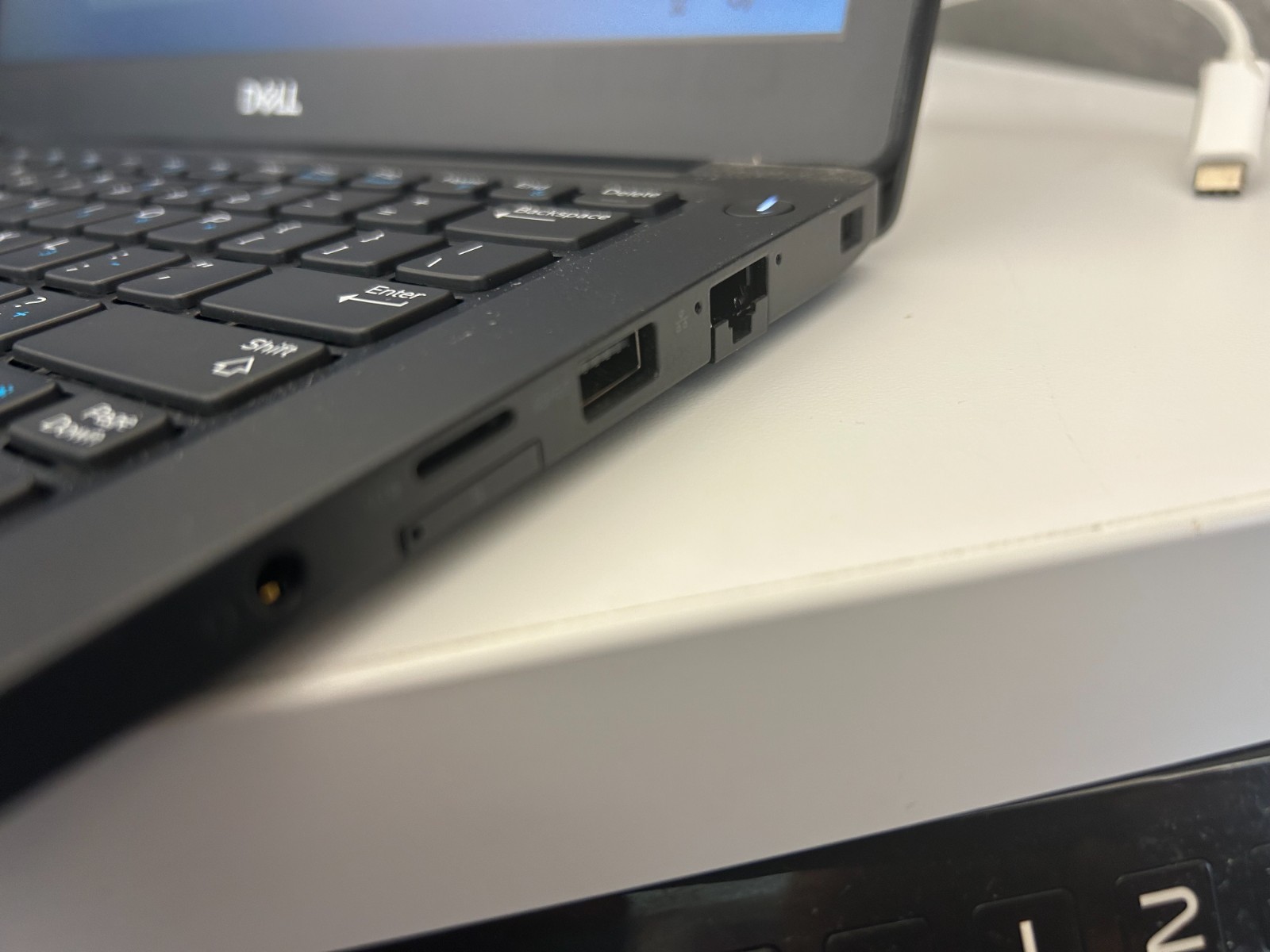 DELL LATITUDE 7290 CORE I5-8350U 1.70GHZ 8GB RAM 256 GB WIN 11