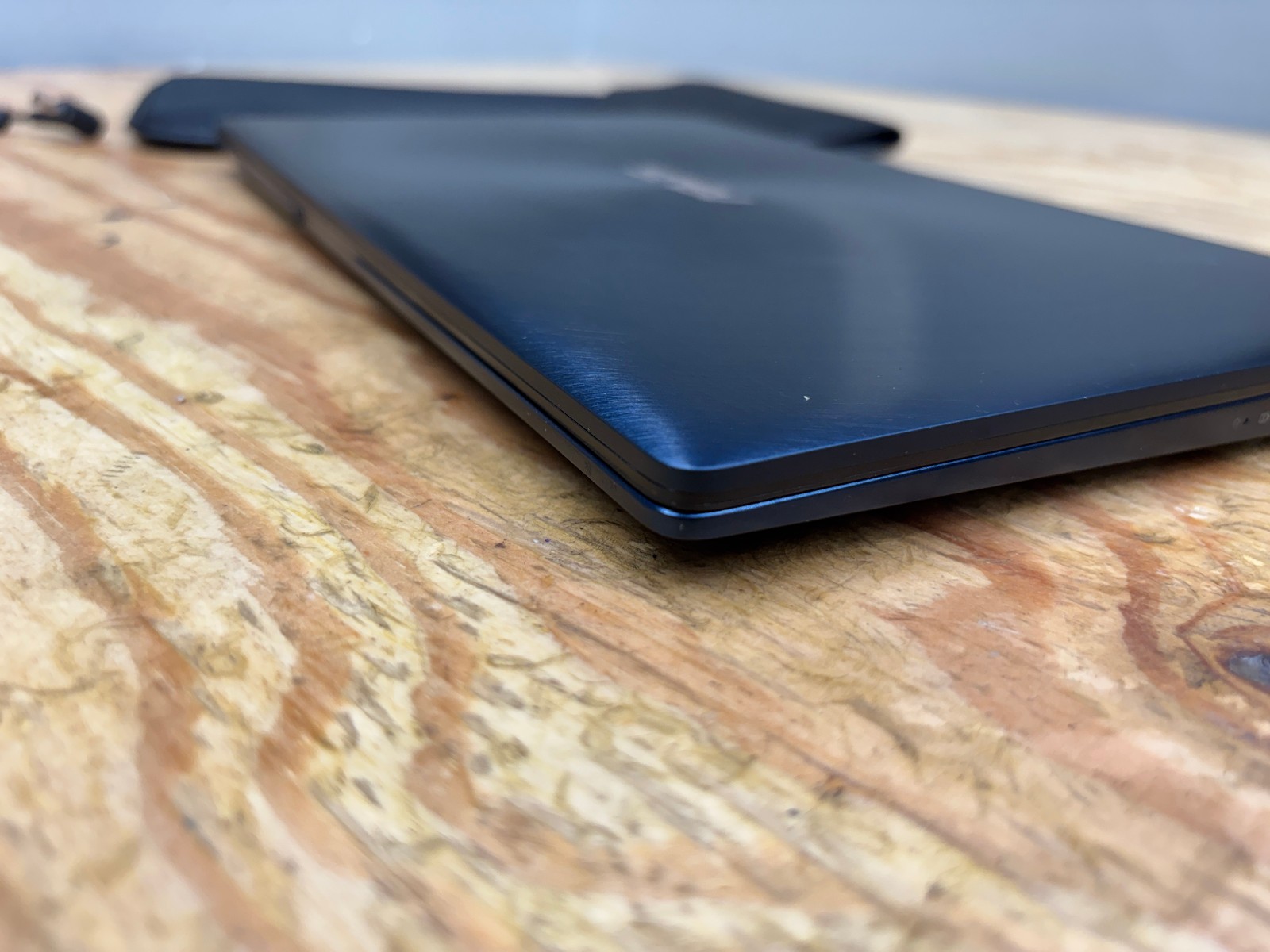 ASUS ZenBook 13 UX333FA 13.3″ i5-8265U 8GB 256GB SSD Win11 Ultrabook w/ Sleeve