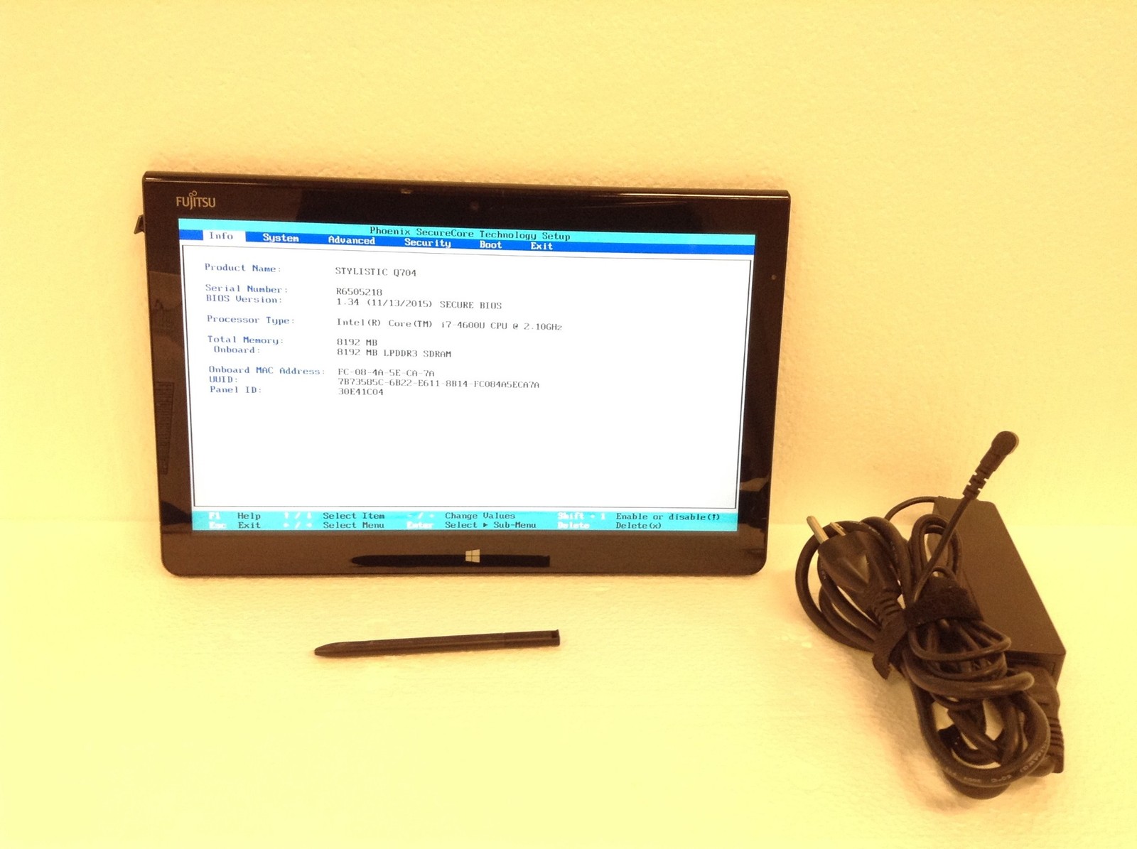 Fujitsu Stylistic Q704 i7-4600U 2.10GHz 12.5″ Touch Tablet 8GB w/Stylus, No SSD