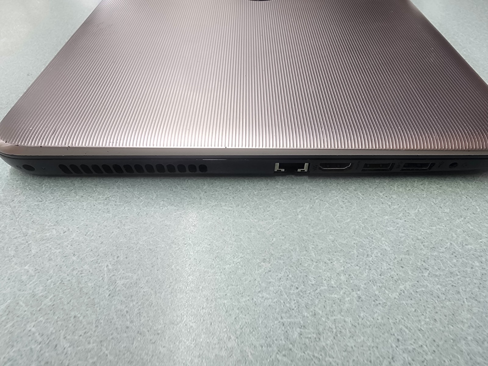 Used HP Pavilion Series 15″ Laptop. Intel Core i3 Processor/16GB RAM/147GB HDD.