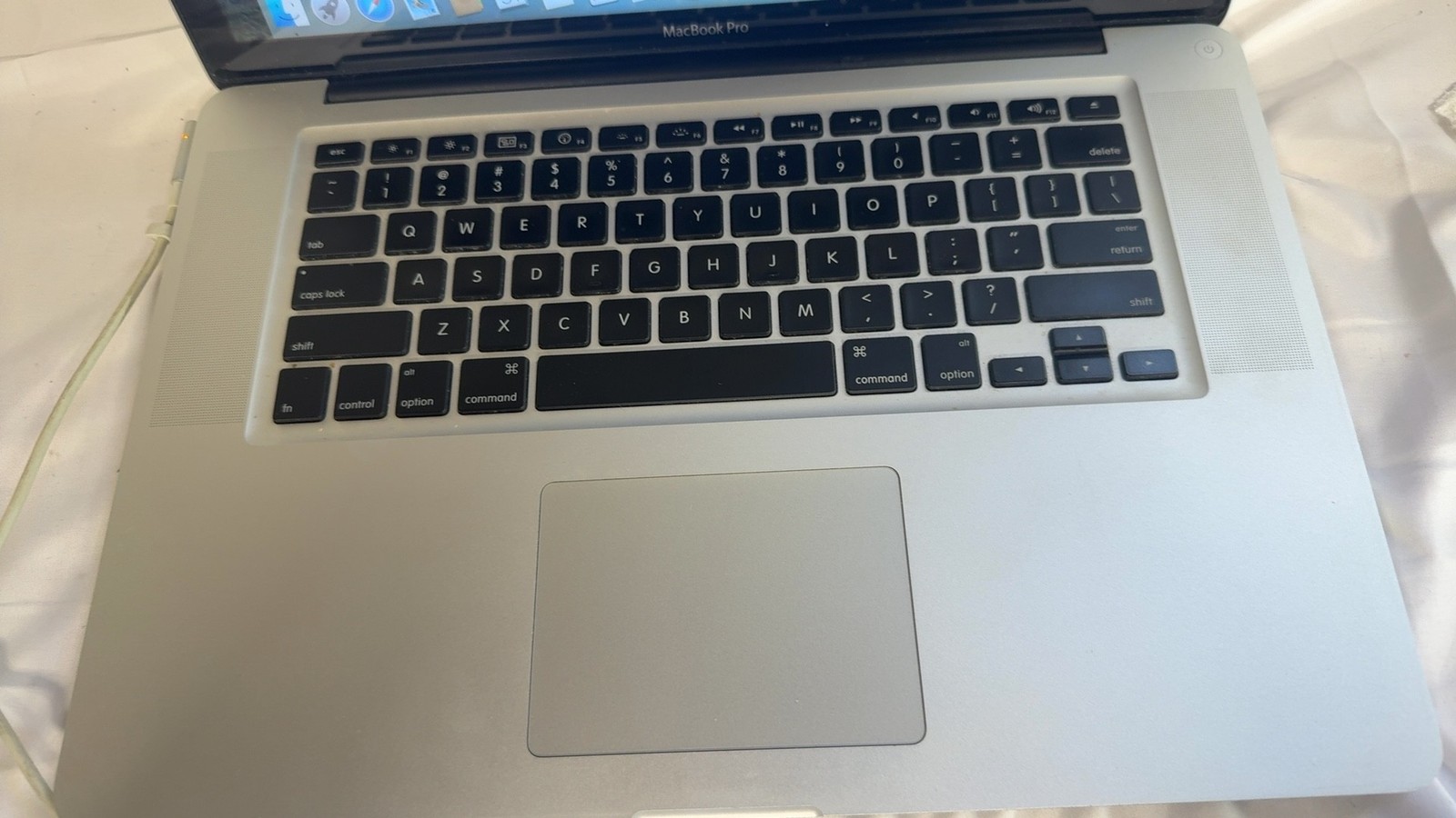 Apple MacBook Pro 2.4 GHz Mid-2010 Core i5 4 GB DDR3 320 GB HDD 15.4″