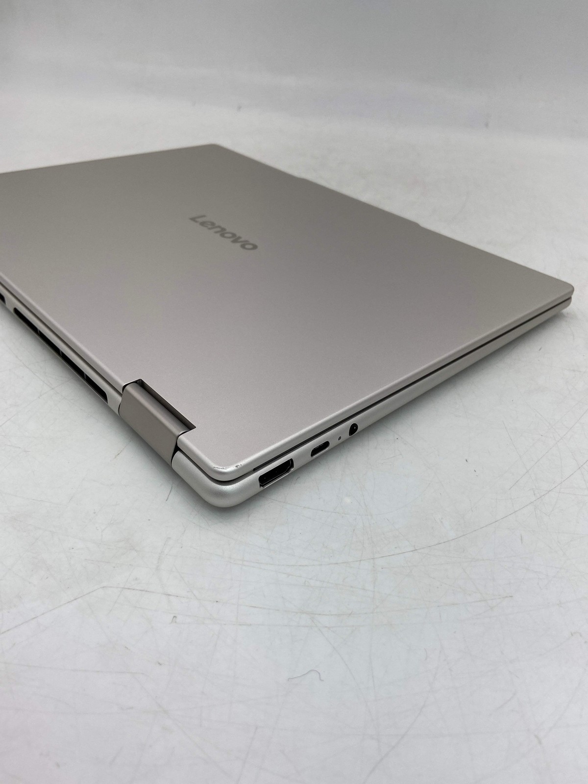 Lenovo Yoga 7 2-in-1 14AKP10 14″ AMD Ryzen AI 5 340 2.0GHz 16GB RAM 512GB SSD AM