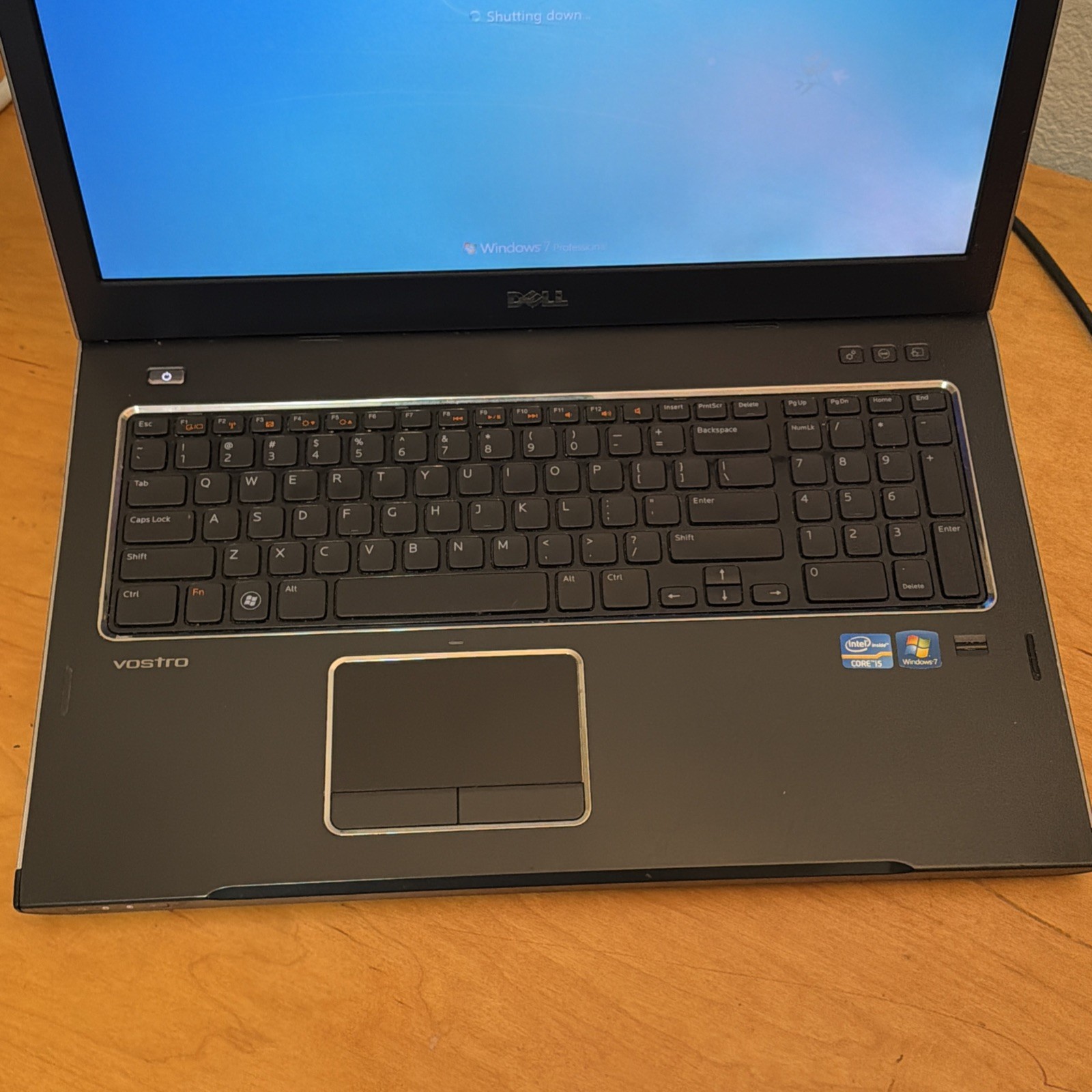 Dell Vostro 3750 17.3″ Windows 7 Pro Laptop Intel i5-2410 4gb 320gb HDD DVD