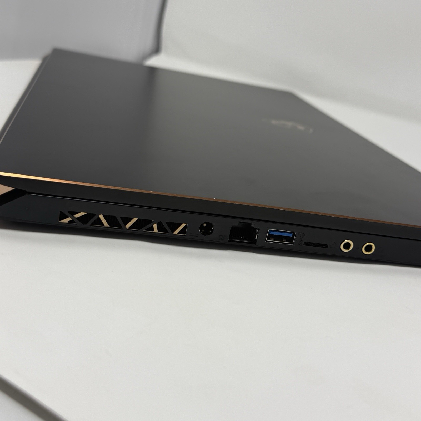 MSI GS75 Stealth 10SE-620 – 17.3″ FHD – i7-10875H –16GB RAM –RTX 2060 –512GB SSD