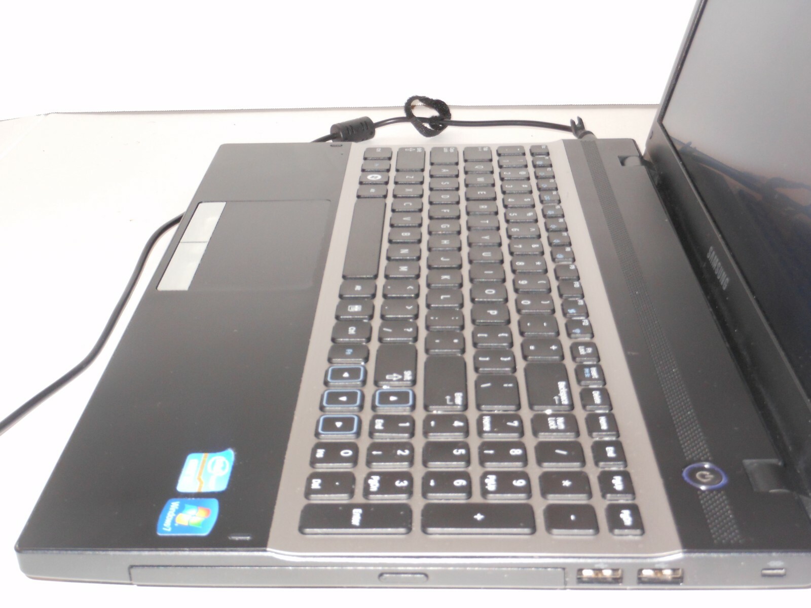 SAMSUNG NP3000V5A-A0BUS 15.6″ WEBCAM COREi7-2670QM@2.2GHz 4GB RAM 500GB HDD WIN7