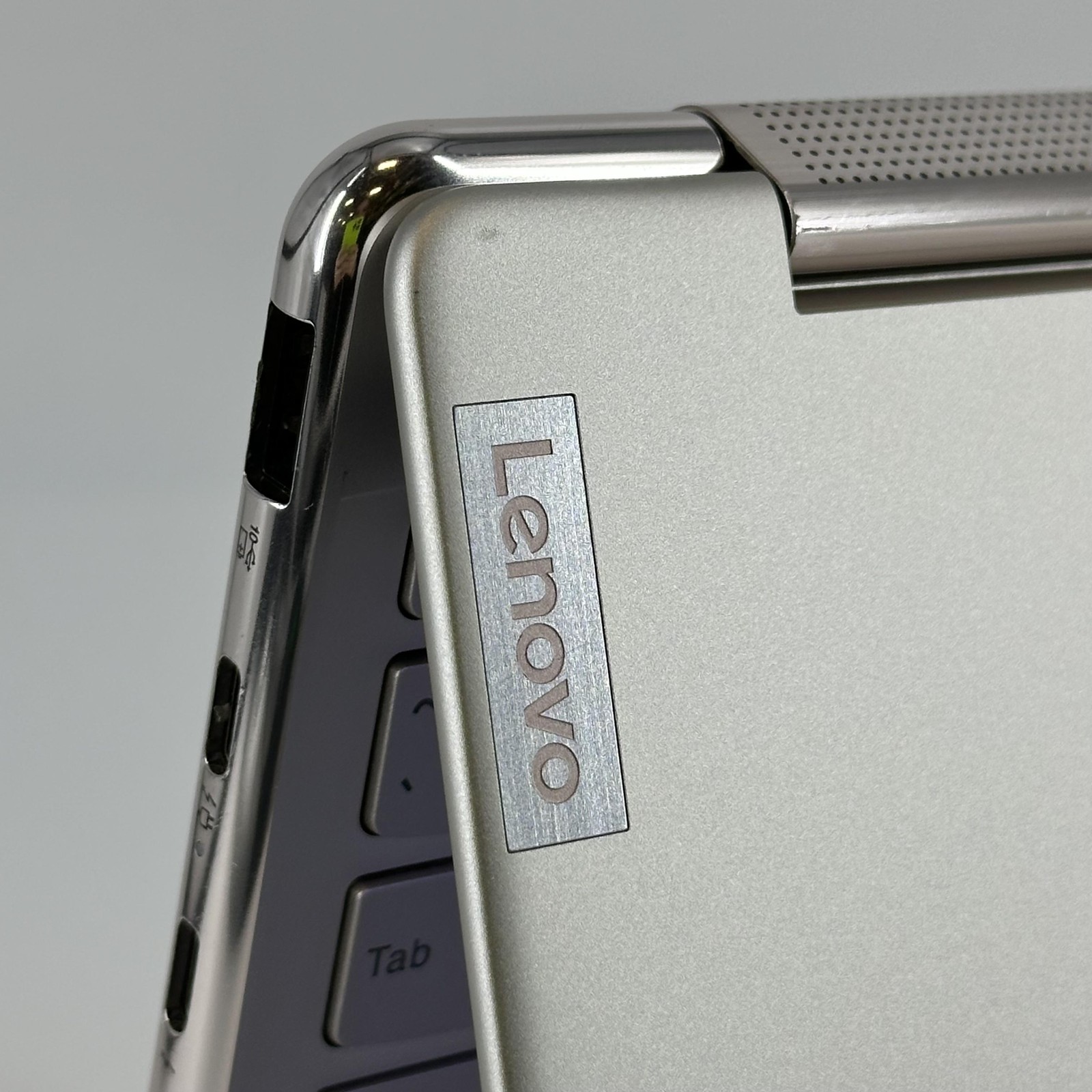 Lenovo Yoga 9i 14 Gray QHD+ TOUCH 2.1 GHz i7-1260P 16GB 512GB SSD Very Good