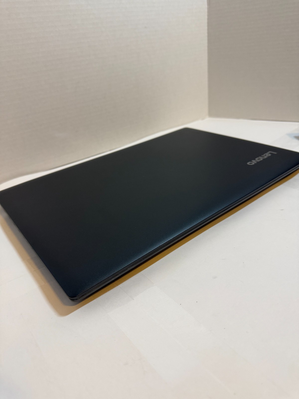 Lenovo IdeaPad 330 AMD Ryzen 3-2200U 12GB Ram 1TB HDD DVD-RW Radeon Win 11 S4