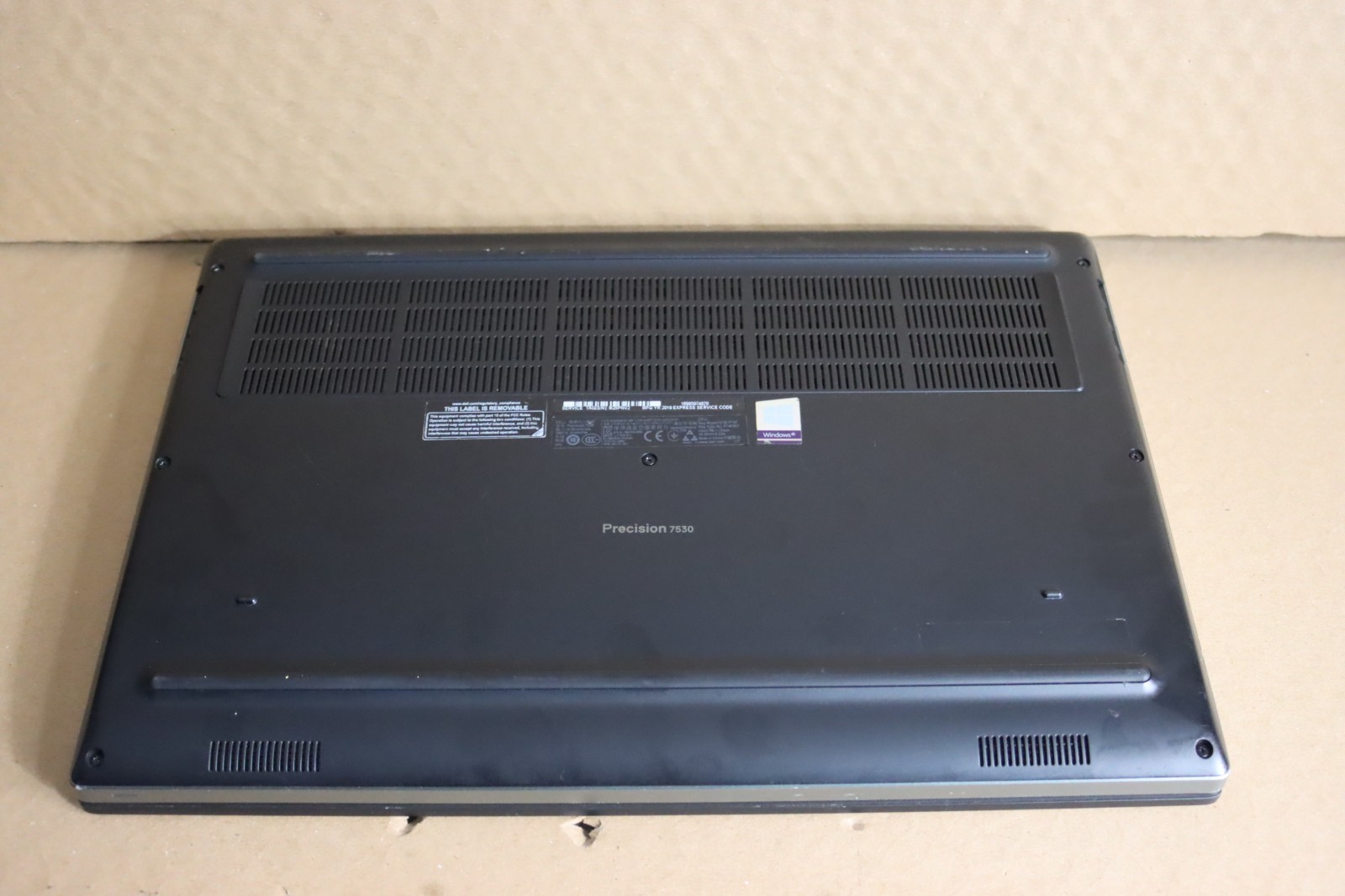 Dell Precision 7530 15.6” 256GB, Intel Core i7 8th Gen., 2.60GHz, 16GB Radeon