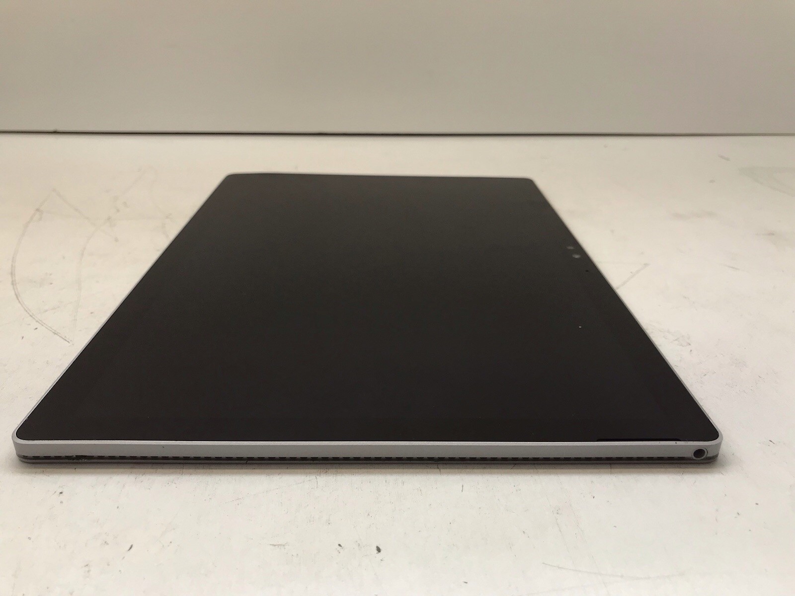 Surface Book 1703 13.5″ i5-6300U/8GB/256gb ssd/NO KEYBOARD/Bad Touchscreen/batt