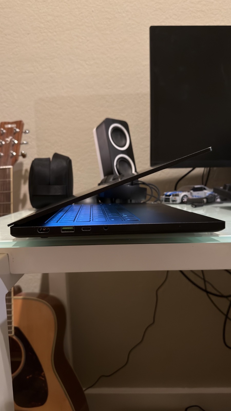 Razer Blade 14″ (2022) – AMD Ryzen 9 6900HX, RTX 3060, 16GB RAM, 1TB SSD
