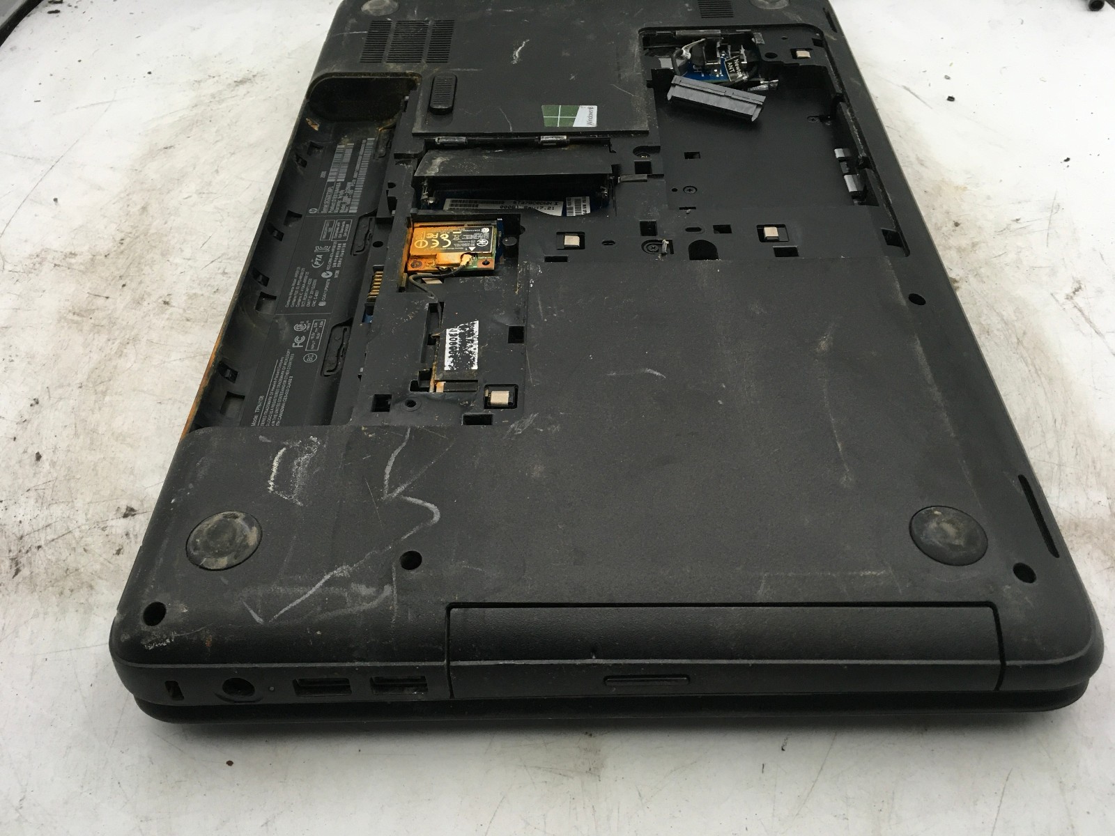 HP 2000-2B19WM – FOR PARTS – AMD E2 – NO RAM – 15″ – READ DESCRIP – BB!