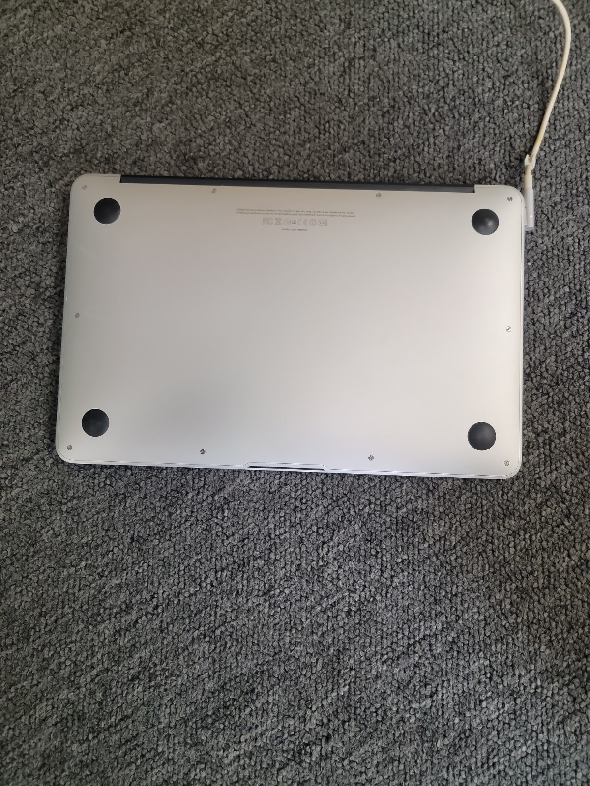 Apple MacBook Air MD214LL/A A1370 2011 , 1.8ghz intel i7, 4GB, 256GB SSD