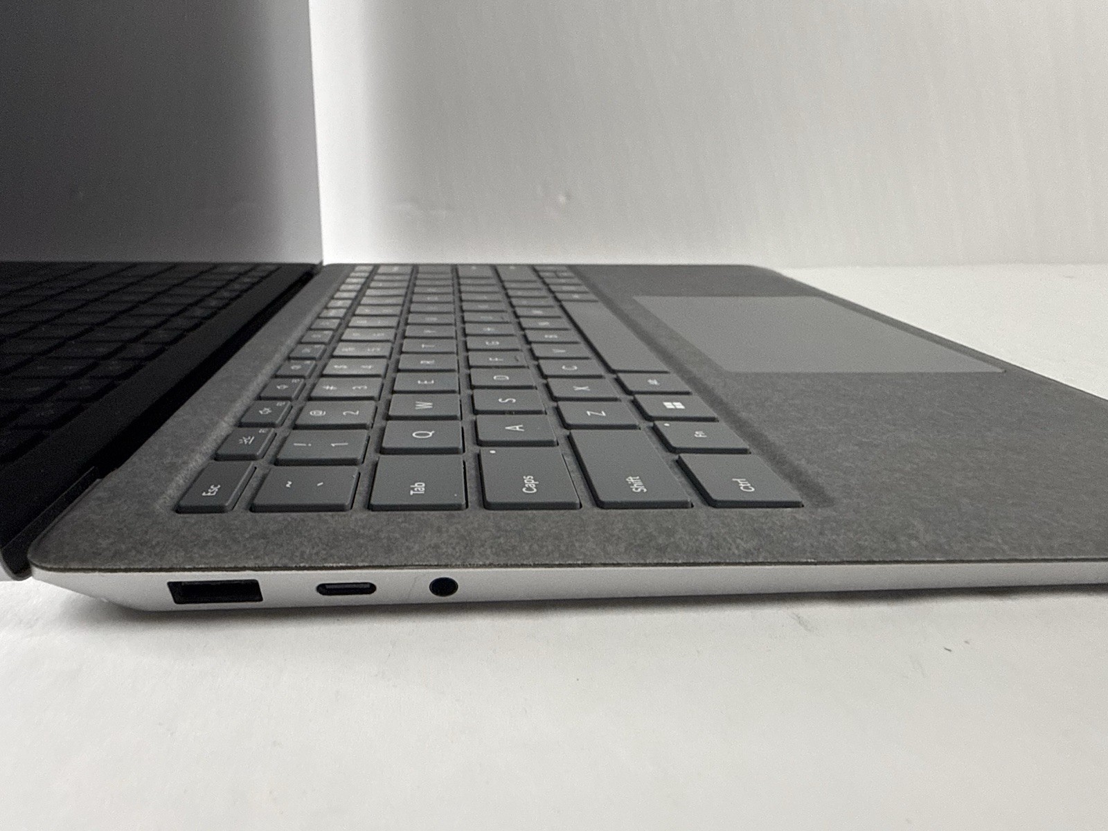 Microsoft Surface Laptop 5 13.5” 1950 Intel Core i7-1265U 16GB RAM 512GB NVME