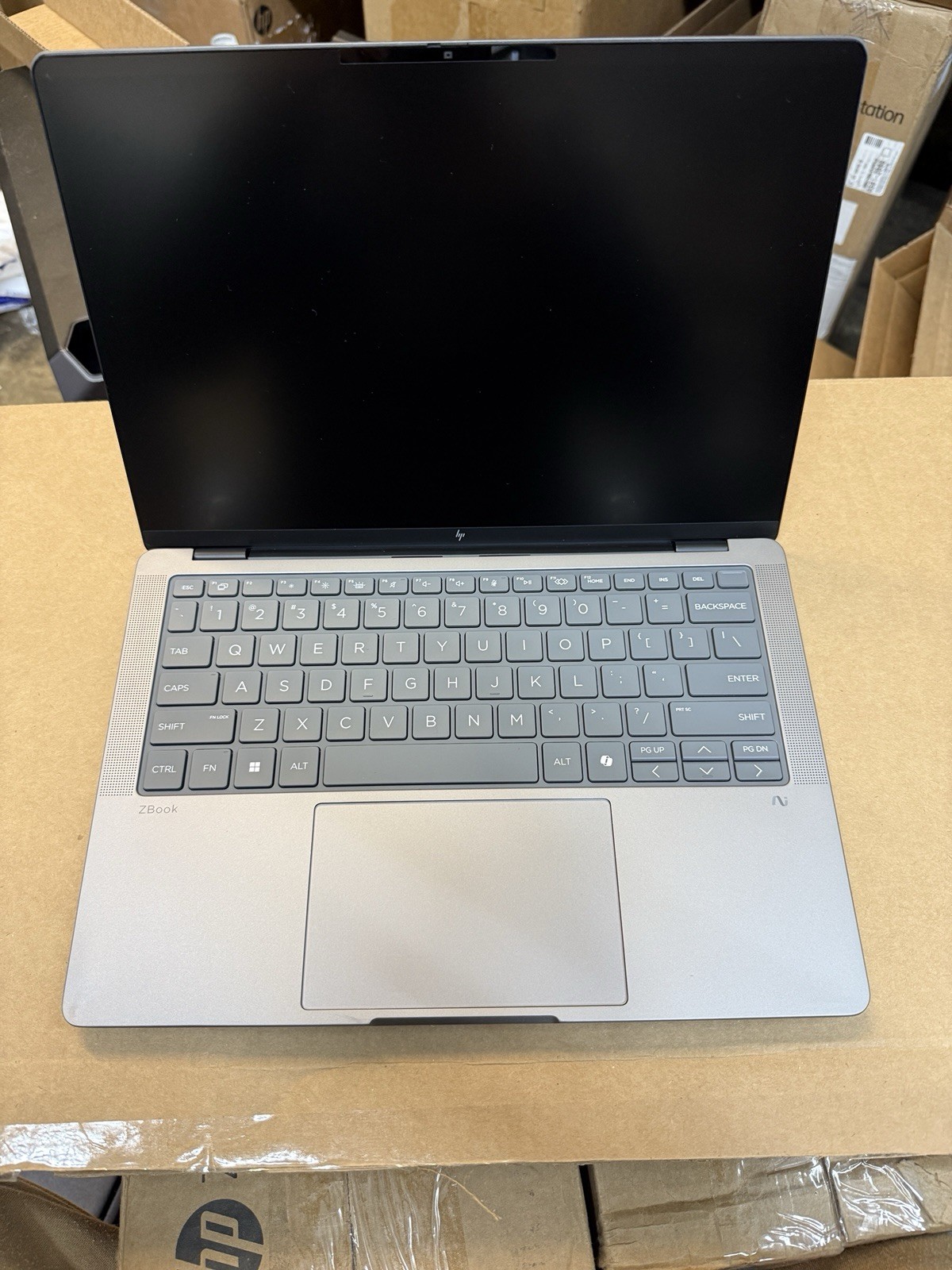 HP ZBook Ultra OLED 2.8k AI MAX PRO 390/32 GB LPDDR5/512GB SSD/ ( Dent On Corner