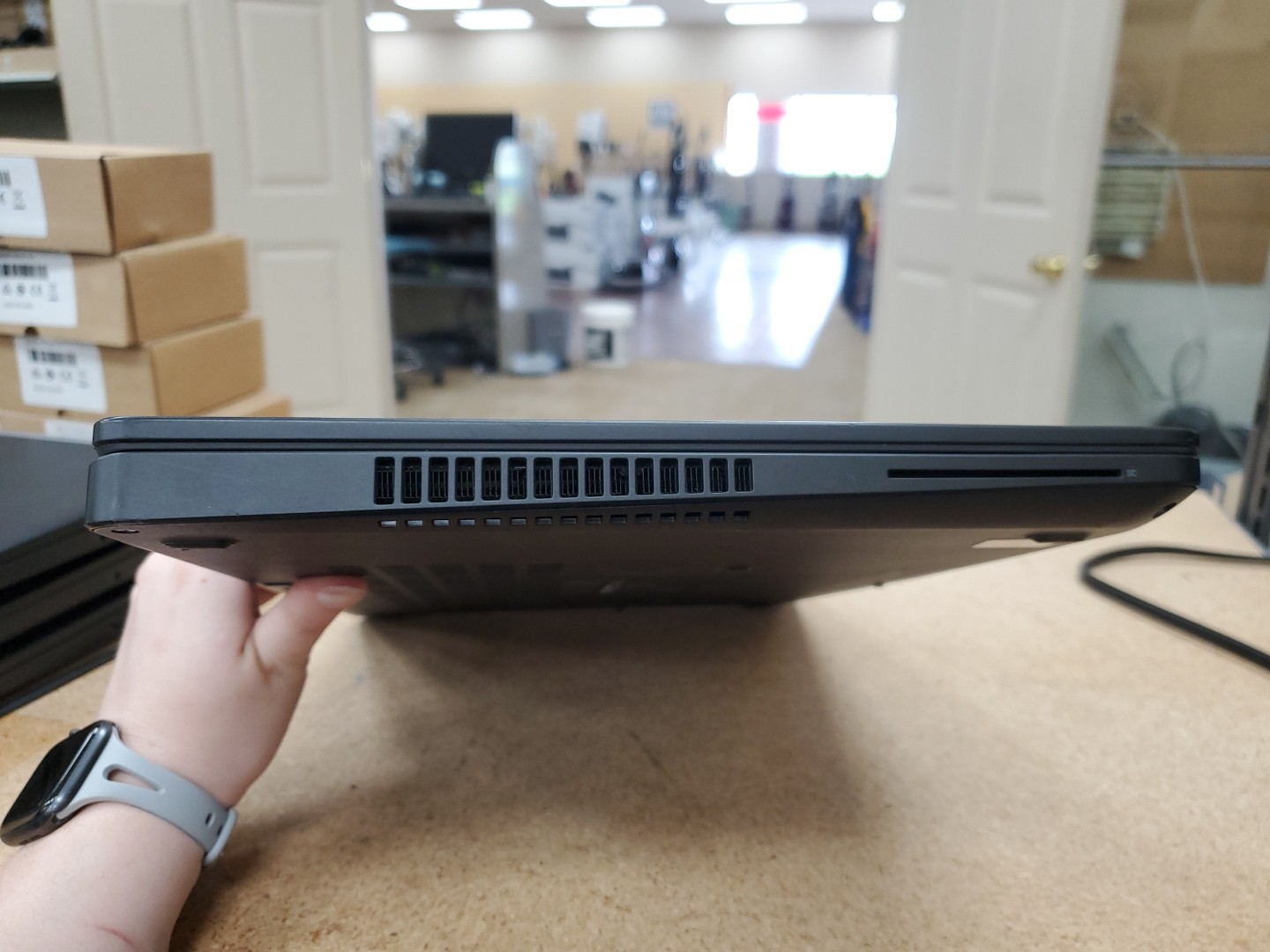 Dell Latitude E5570 15.6″ (500g SSD, Intel Core i5 6th Gen., 8GB) 042026-4