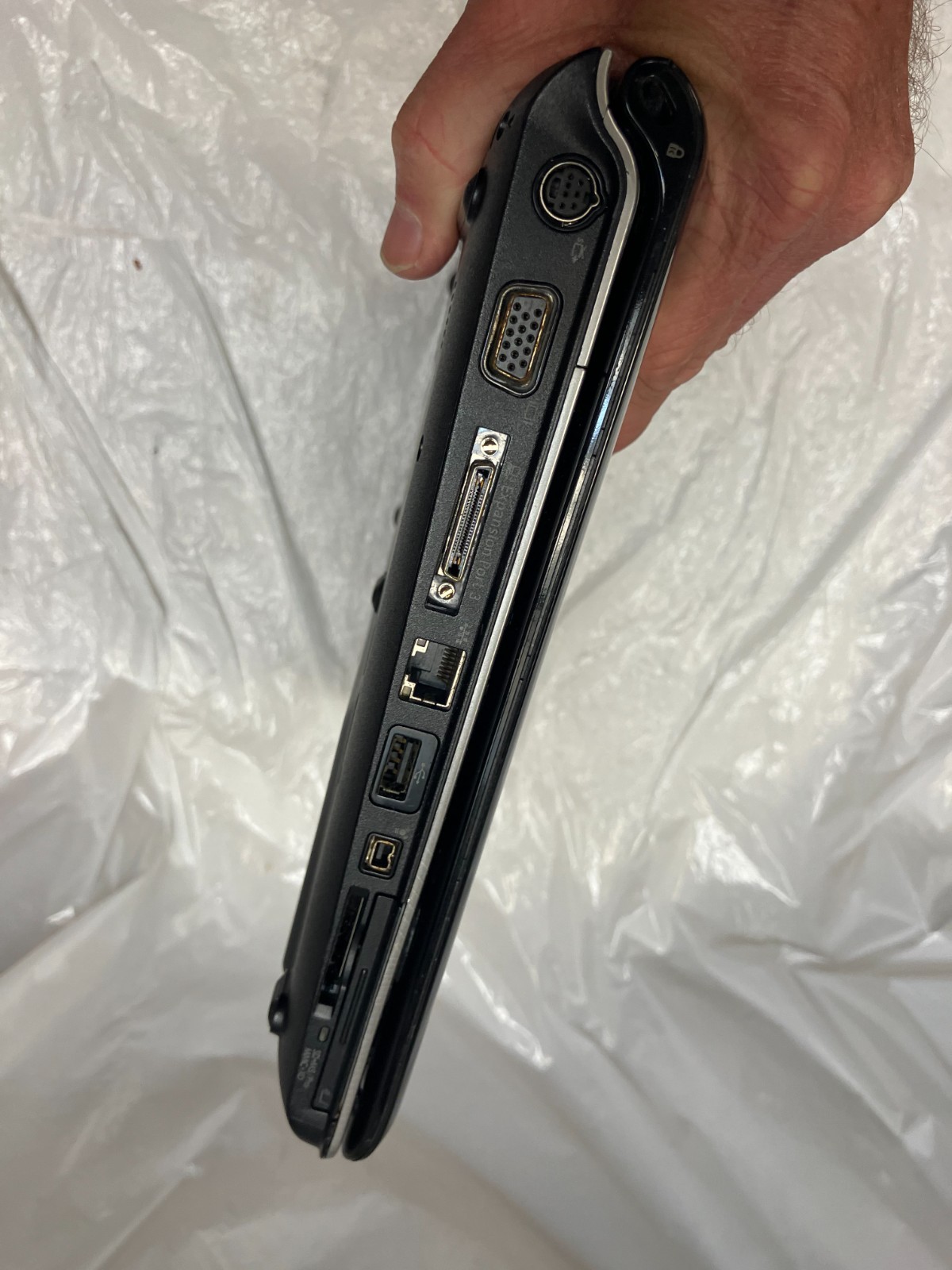 HP PAVILION DV2000 – AMD TURION 64 – 1GB RAM – 14″ -NO HD FOR PARTS