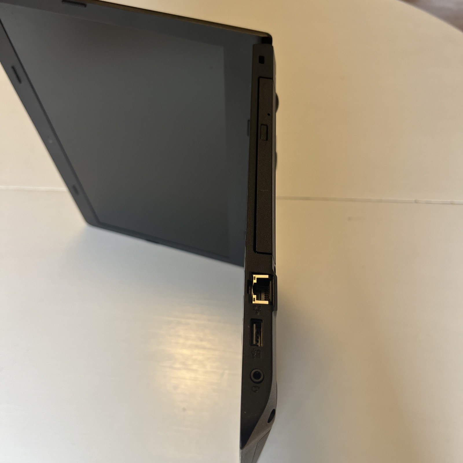 PARTS ONLY Lenovo ThinkPad E570 15.6″ Intel i5-7200U @ 2GHz, NO HDD OR RAM READ!