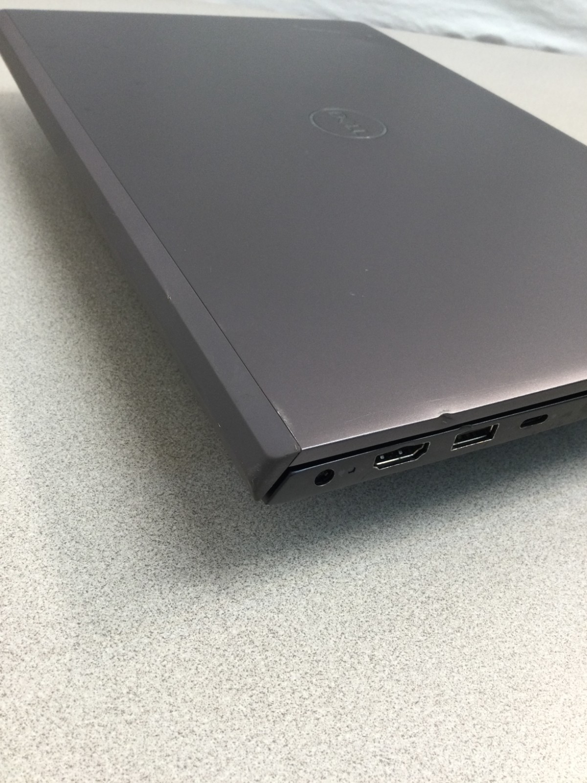 **AS-IS**Dell Vostro 5402 14″ core i5 11th gen 8GB RAM /NO SSD /PARTS OR REPAIR!