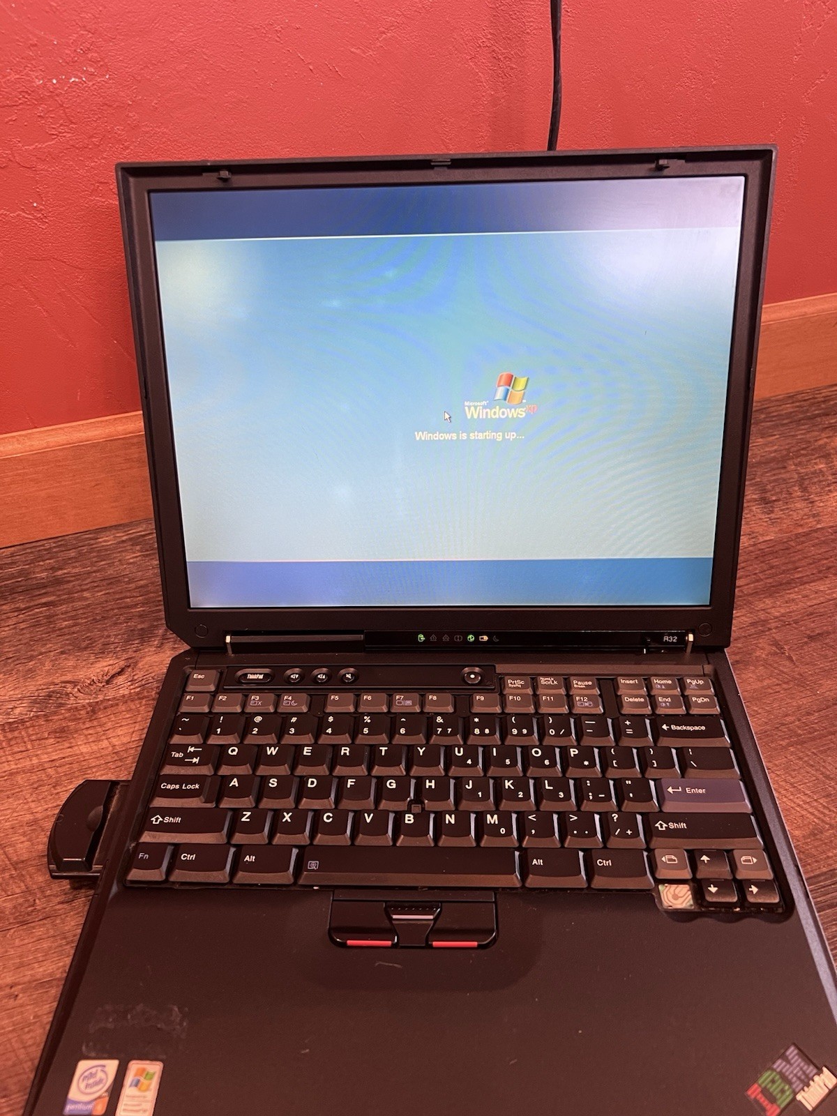 IBM ThinkPad R32 Type 2658 14″ Laptop – Works- 1.80GHz Pentium 4M, 512MB