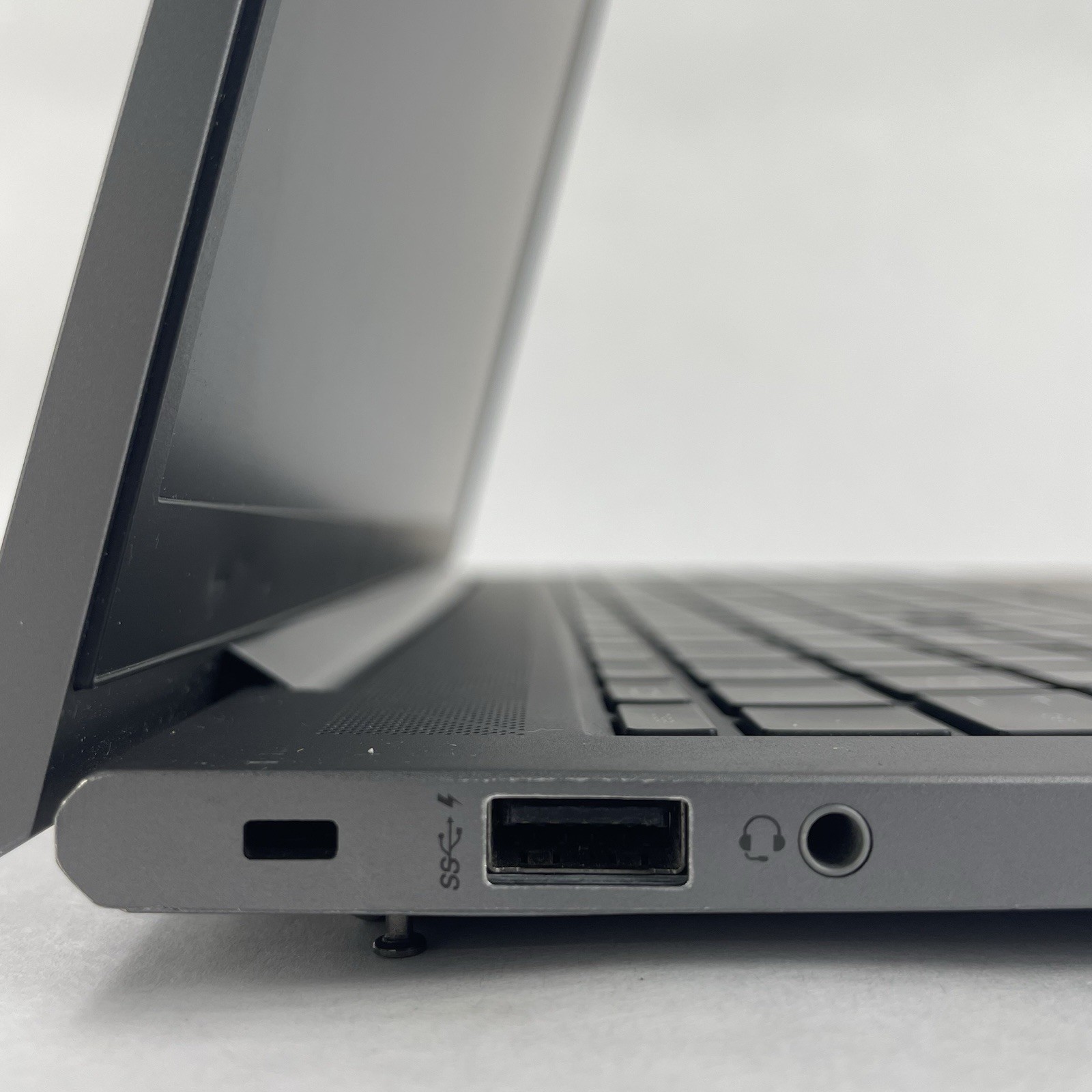 HP ZBook FireFly 15 G8 15.6″ i7-1165G7 2.8GHz 16GB RAM No SSD/OS/AC – Bad Corner