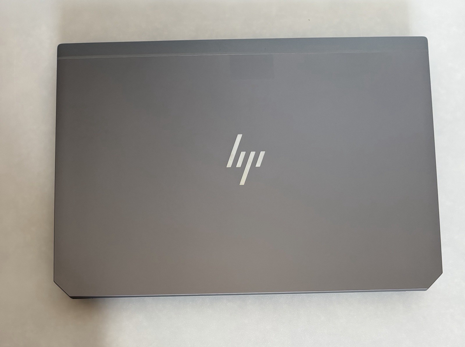 HP ZBook 17 G5 i7-8750H 16GB 1TB SSD NVIDIA Quadro P2000 17″ Workstation Laptop