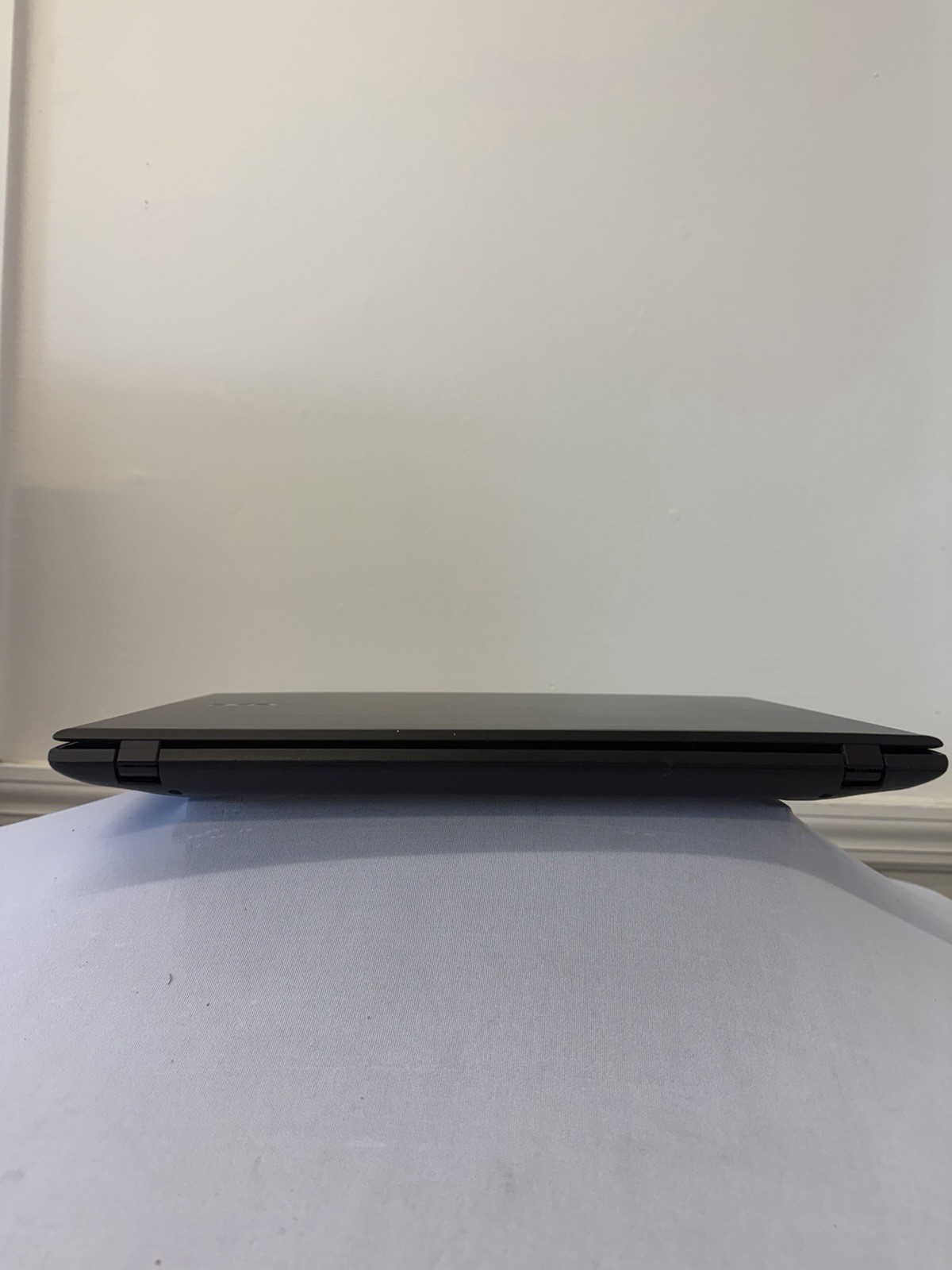 Acer Aspire E5-576 Laptop – Good Screen – Intel i3 Gen8 – RAM 8GB – Read Des