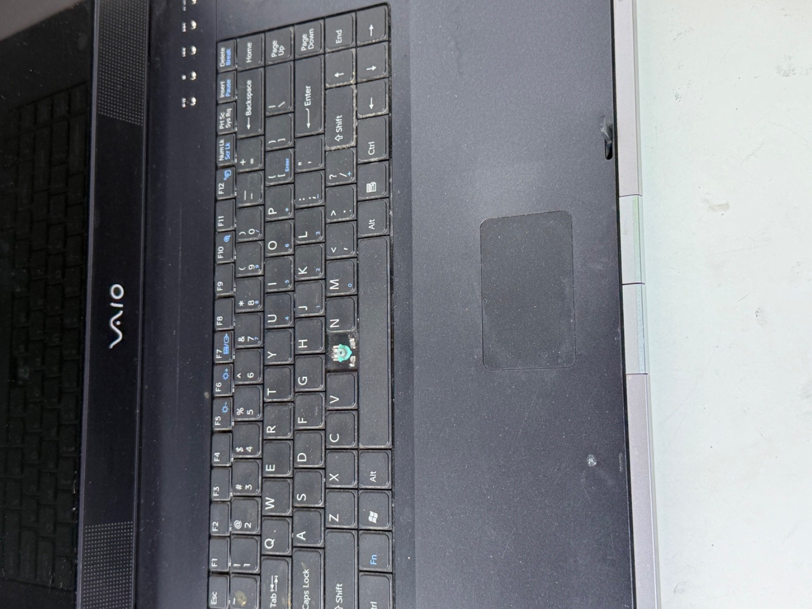 Sony VAIO PCG-8X2L 17″ Laptop Intel Centrino Duo Vista Full HD For Parts/Repair