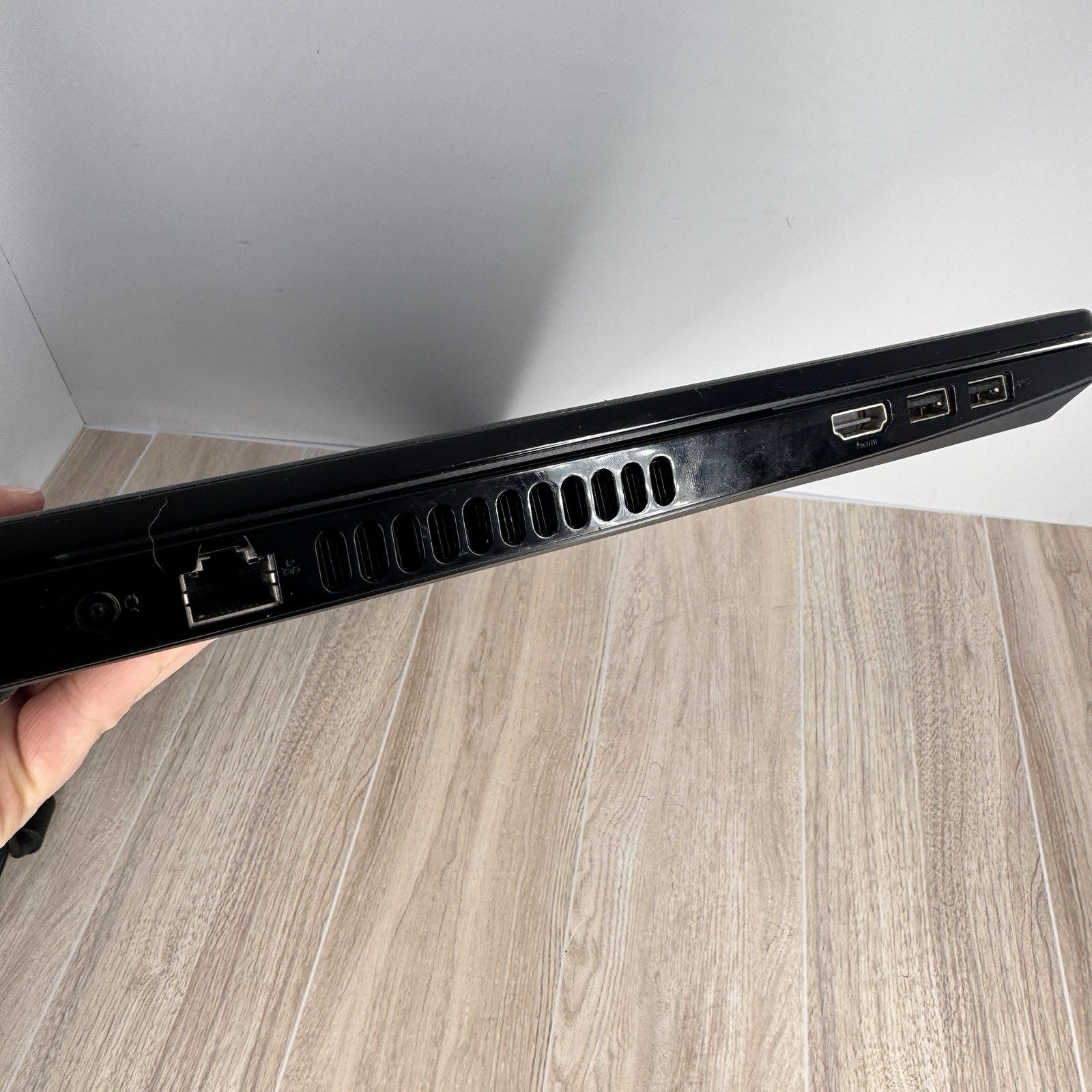 Dell Inspiron 15 3558 Laptop 15.6 i3 5th Gen 1TB Windows 10 Charger READ