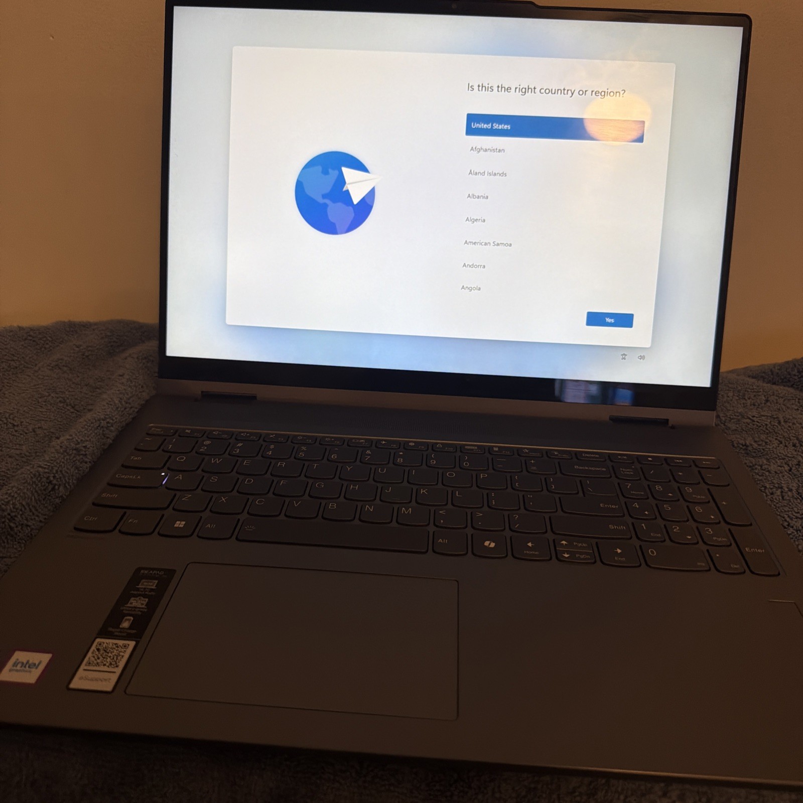 Lenovo IdeaPad 5 2-in-1 16IRU9 83DU 16″ Touch Intel C5_120U 1.4GHz 16GB 512GB