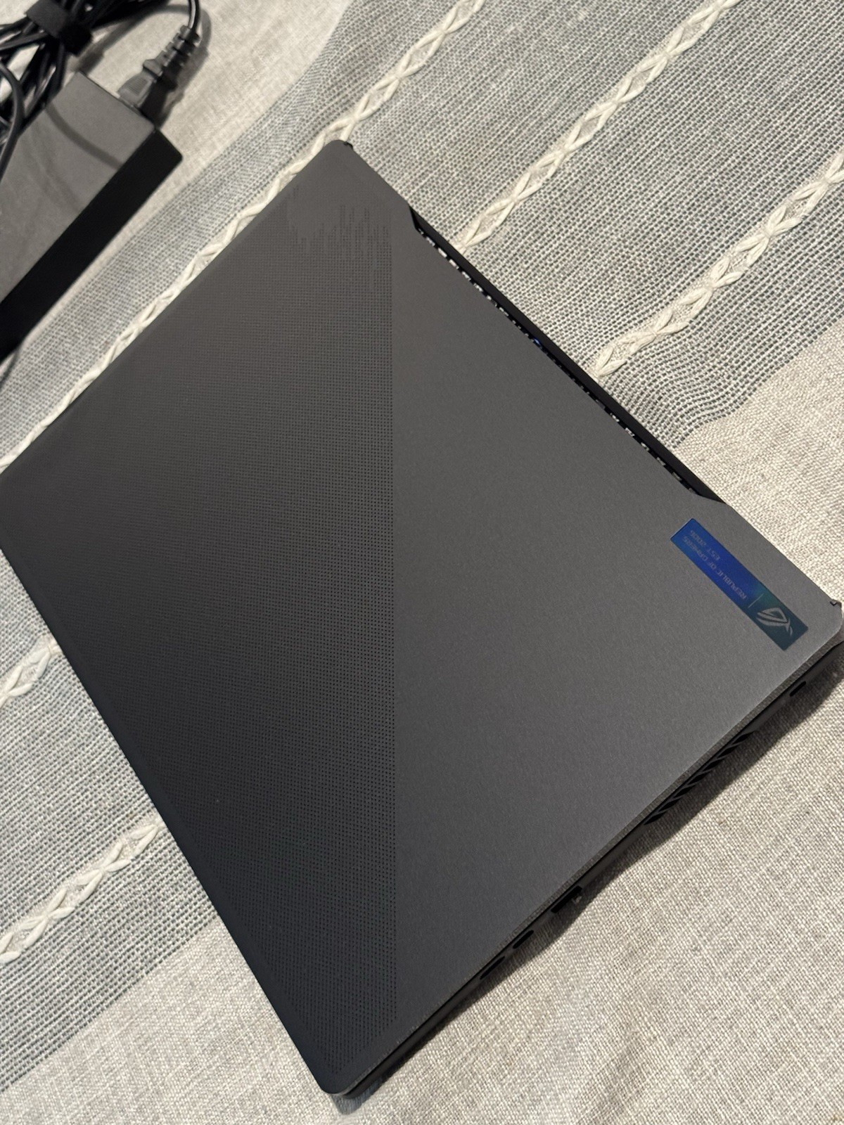 ASUS ROG Zephyrus M16 GU604VI | i9-13900H RTX 4070 32GB RAM 2TB SSD 240Hz