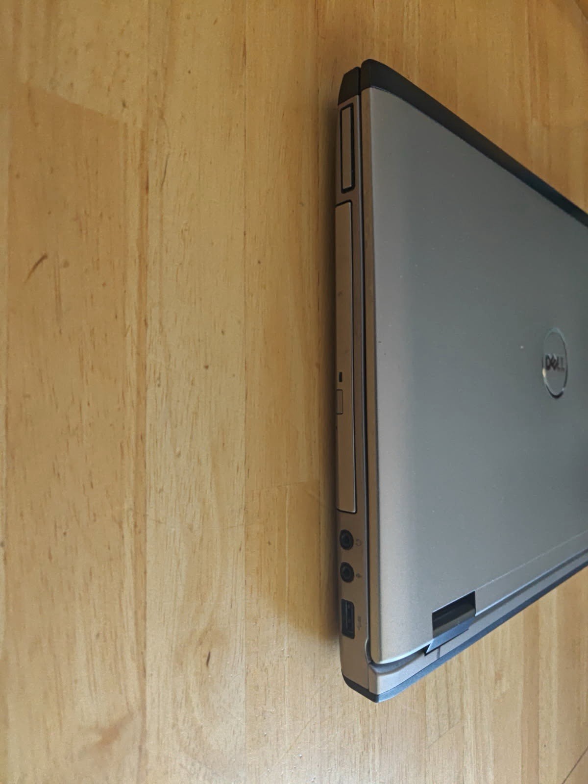 Dell Vostro 3550 Core i3-2310M 2.10GHz 8GB RAM 15.6″ No Battery No HDD No OS