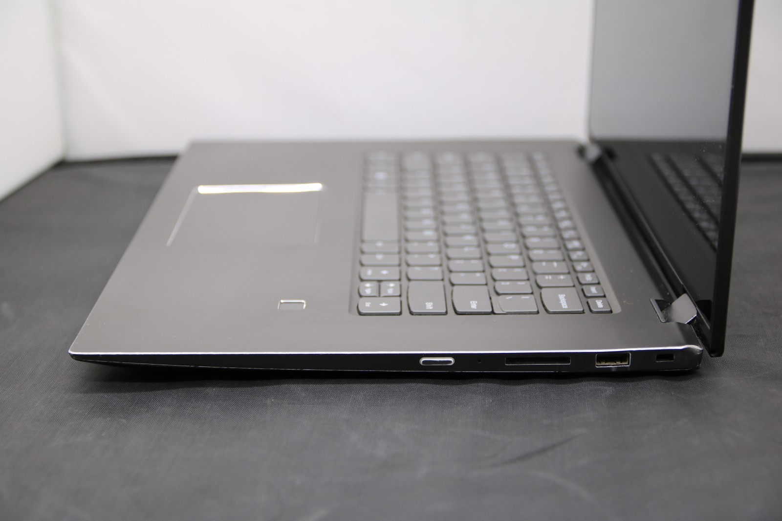 Lenovo IdeaPad Flex 5 1570 – i5-7200U – 8GB, 1TB, 15.6″, Windows 11 – No Adapter