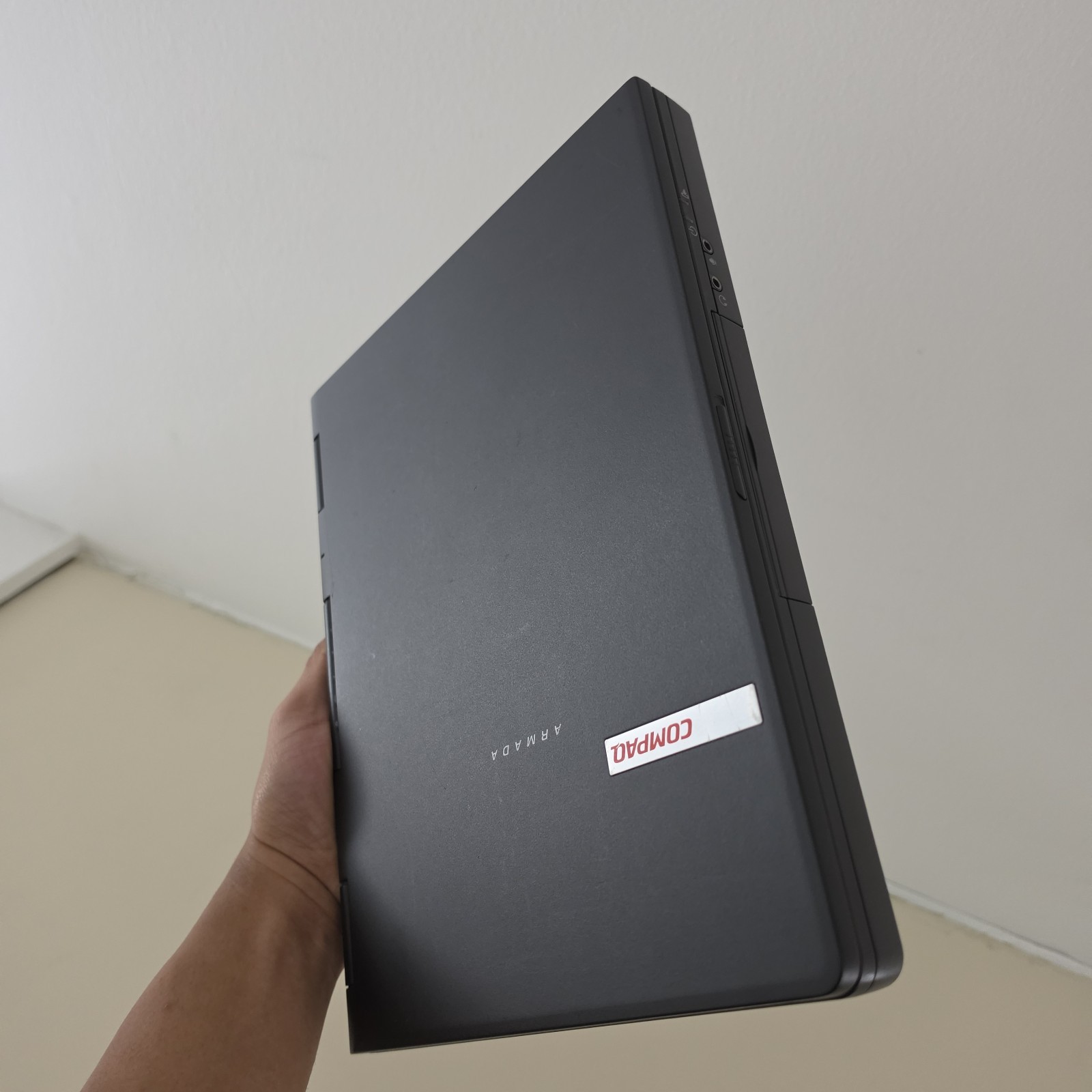 13.3″ Vintage COMPAQ ARMADA M700 Laptop – Intel Pentium III – 384MB RAM 10GB HDD