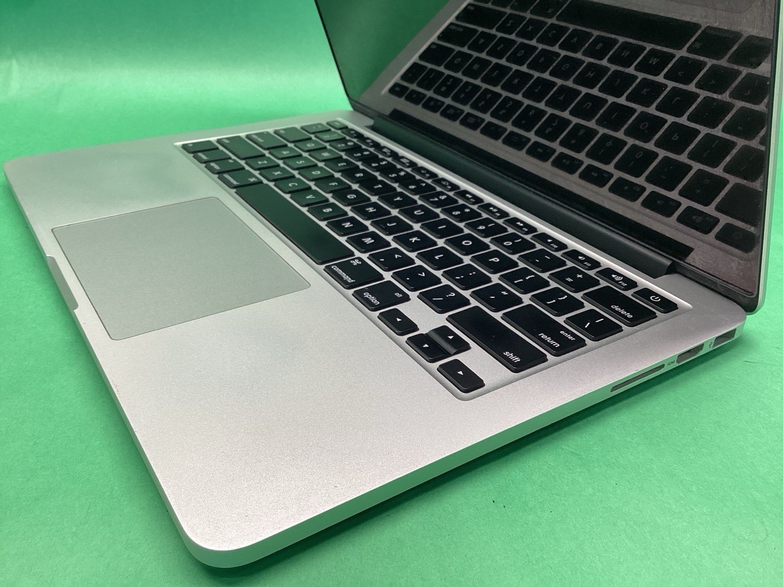 Apple Early 2015 MacBook Pro A1502 – 13” Laptop – POWERS ON – UNTESTED