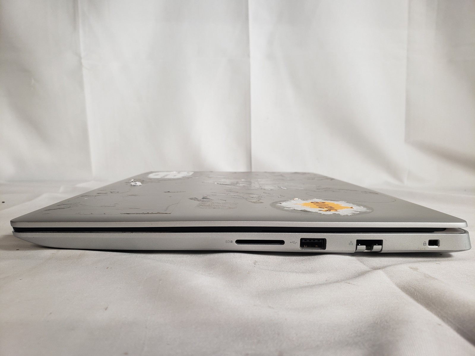 Dell Inspiron 5585 Ryzen 7 3700U 16GB RAM 256GB NVME SSD 15.6″ Win11H