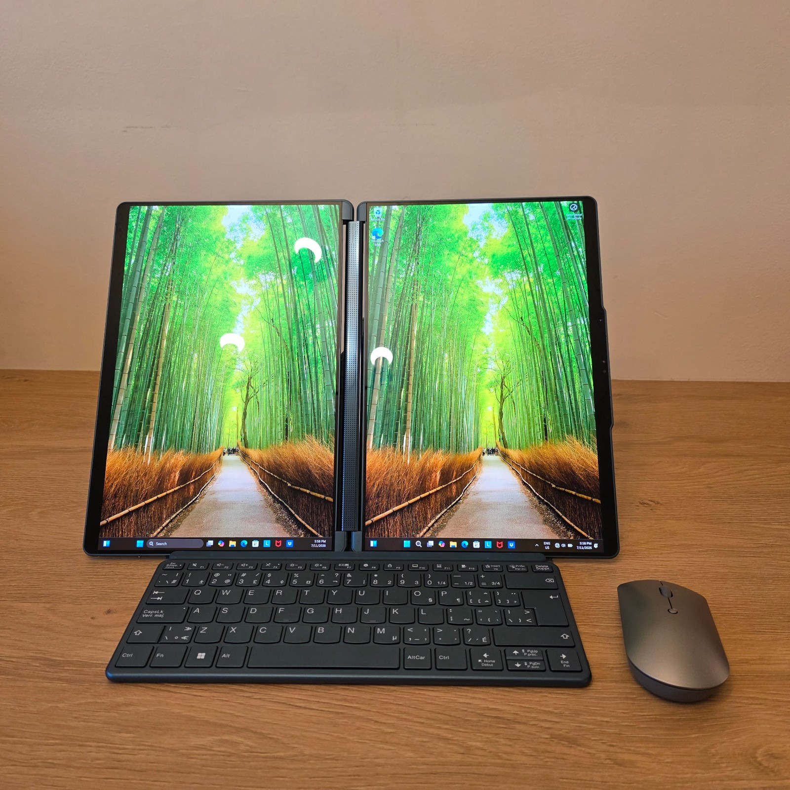 Lenovo Yoga Book 9i DUAL SCREEN OLED 13.3″ Touch 16GB 13th Gen Core i7-1355U