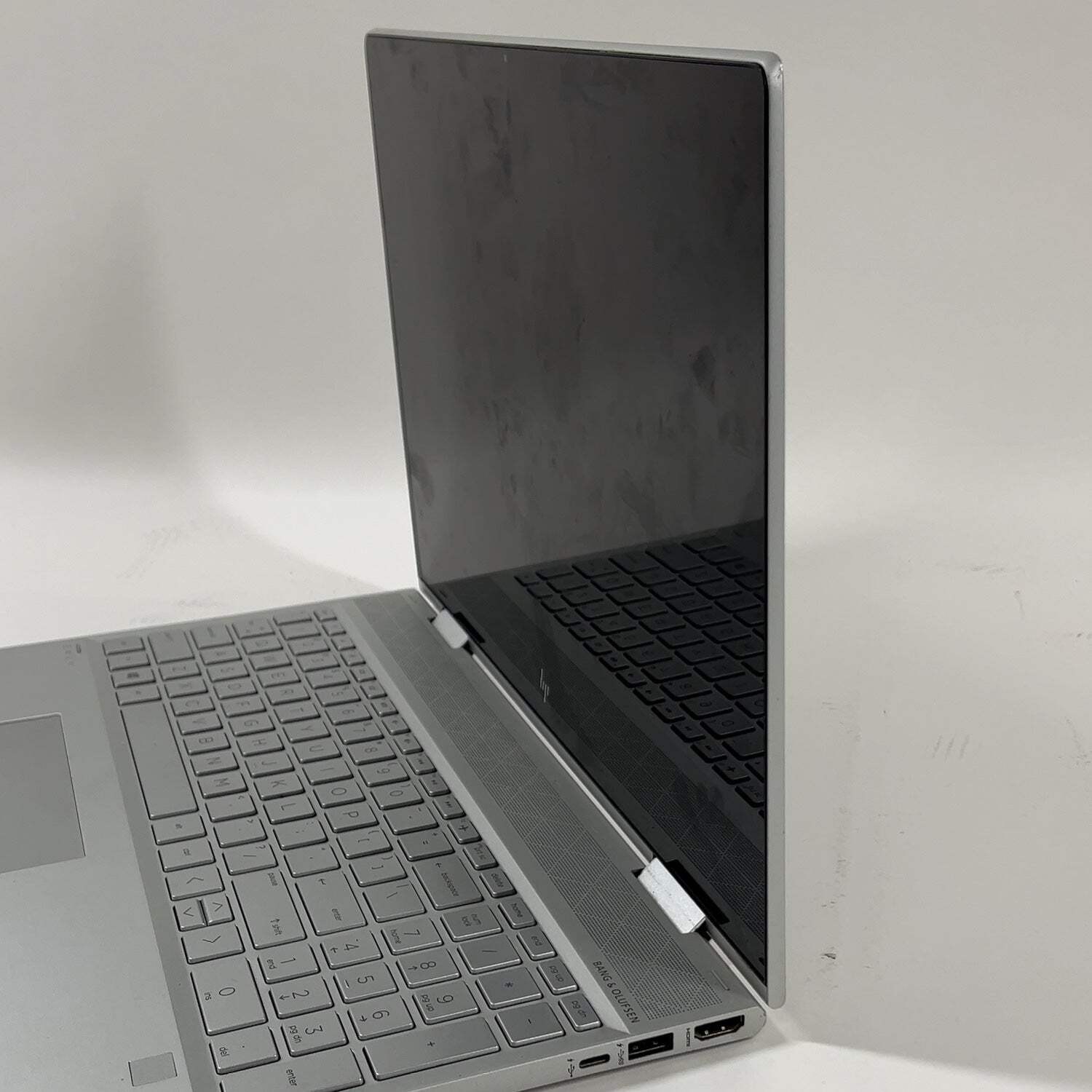 Broken HP Envy x360 15M-DR0011DX 15.6″ i5-8265U 1.6GHz 8GB RAM 256GB SSD READ