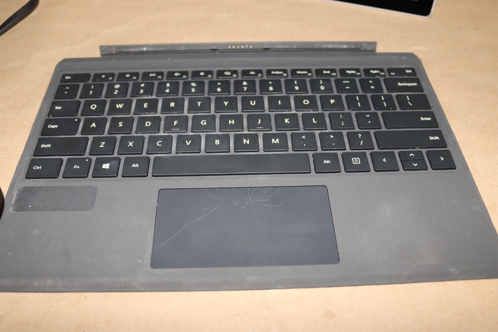 Microsoft Surface Pro 5 i5-7300U 8GB RAM 256GB Wi-Fi + Cellular / LTE