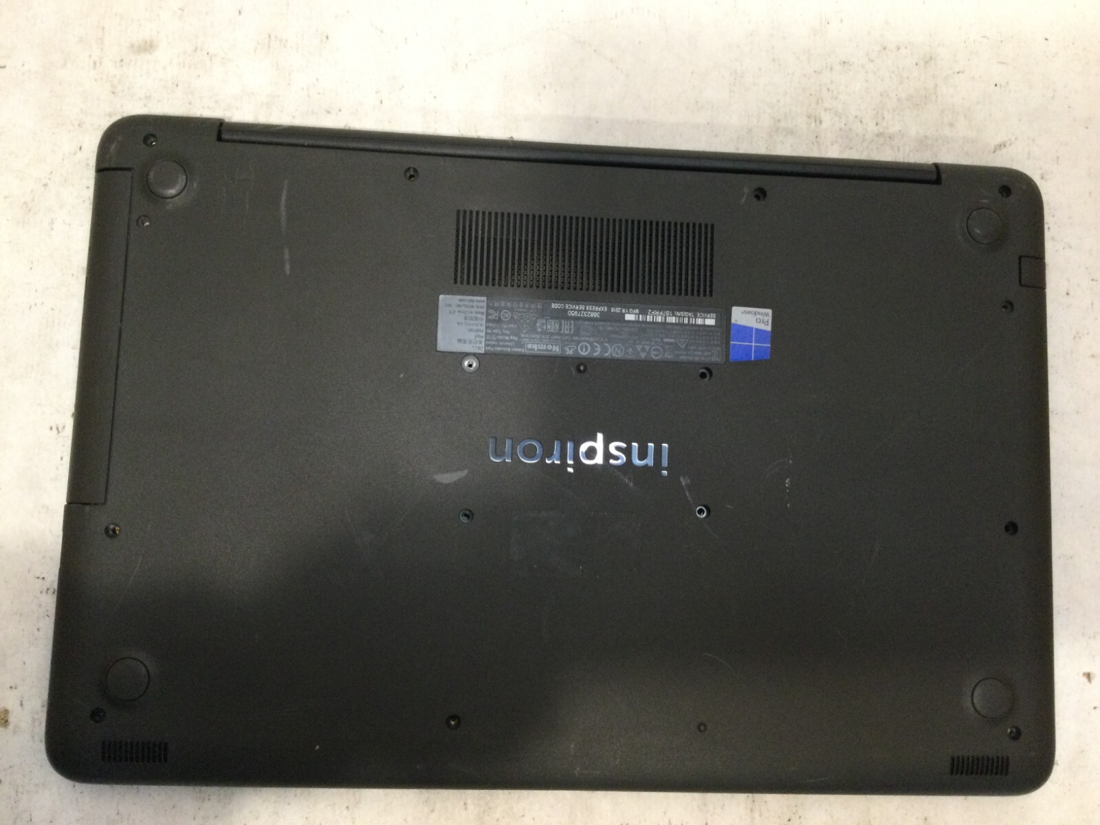 Dell Inspiron 15 5567 15.6” / Intel Core i7 / (CRACKED/POWERS ON/NO BOOT!) -MR