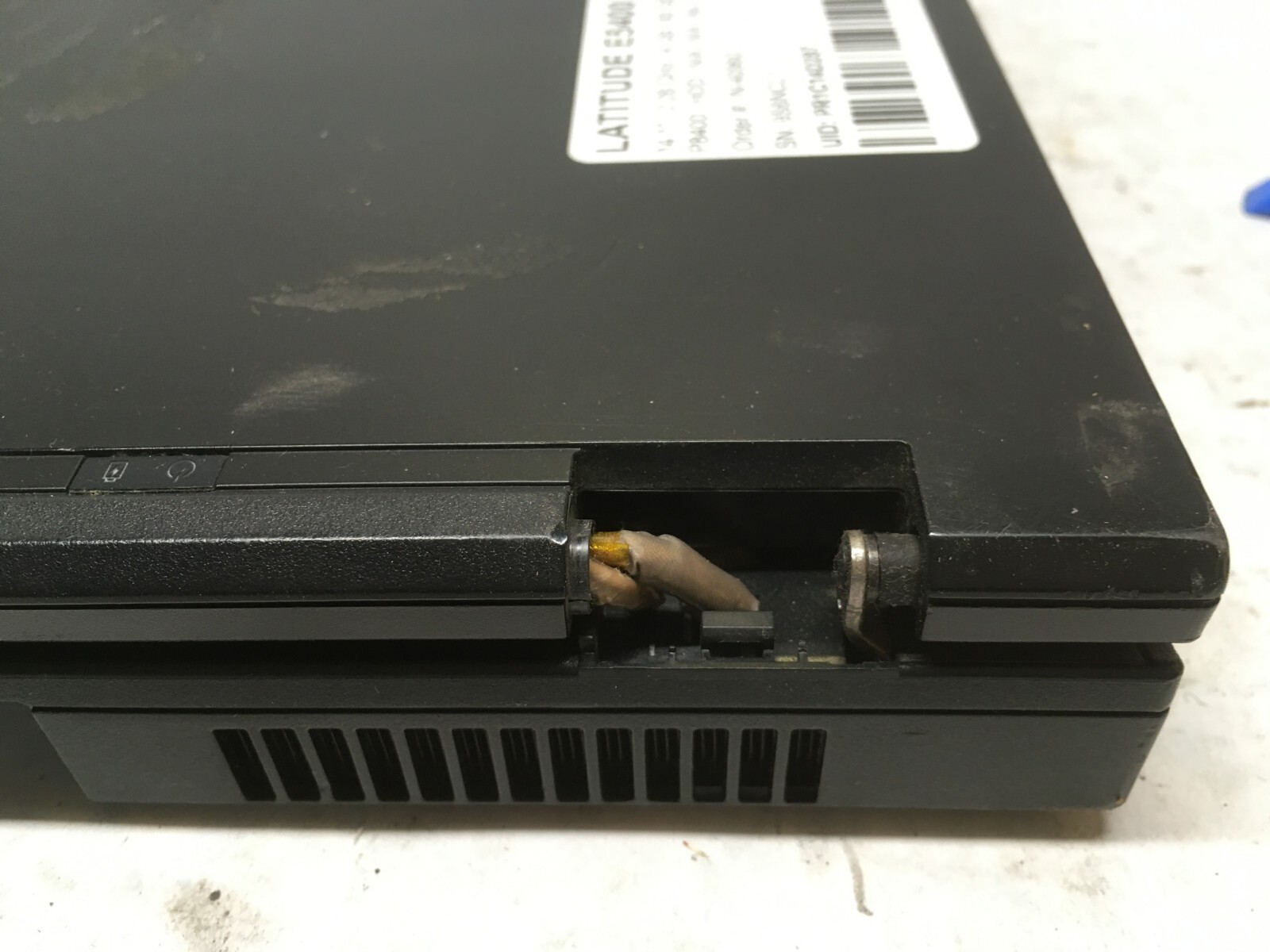 Dell Latitude E5400 14″ [AS IS] Intel Core 2 Duo P8400 @ 2.26 GHz – JZ